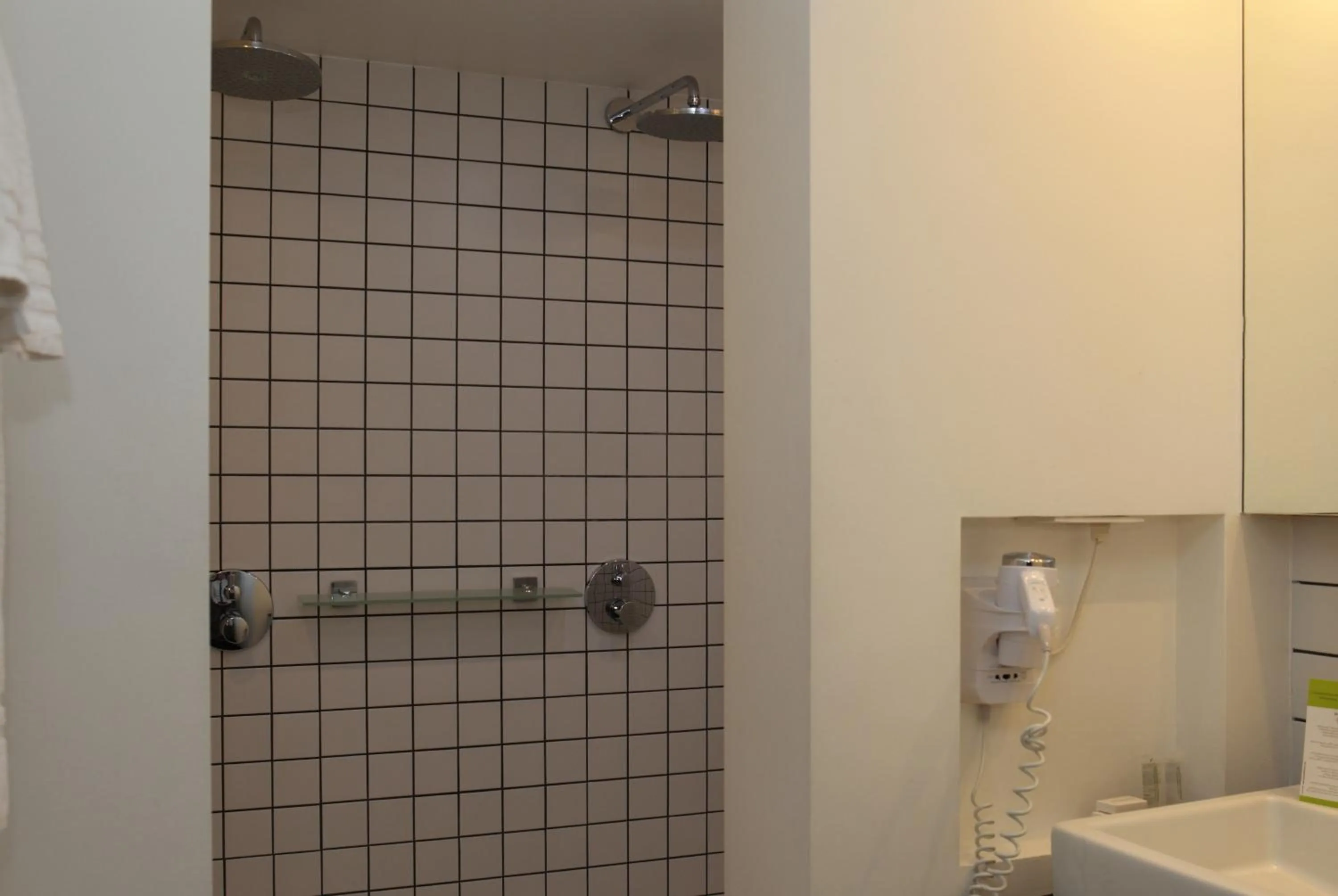 Bathroom in Hotel Esperance