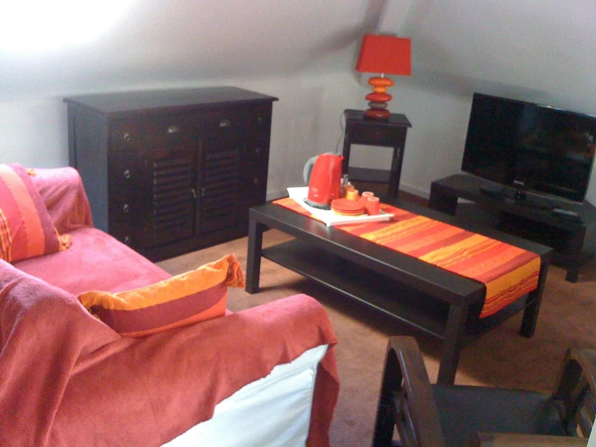 TV and multimedia in Hotel Esperance