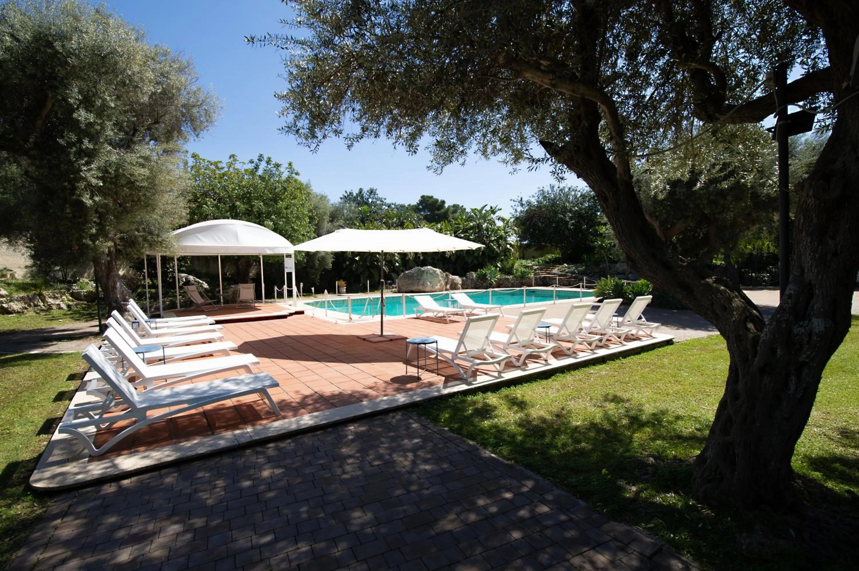 Spring in Isola Charm B&B - Pool & Nature Stay