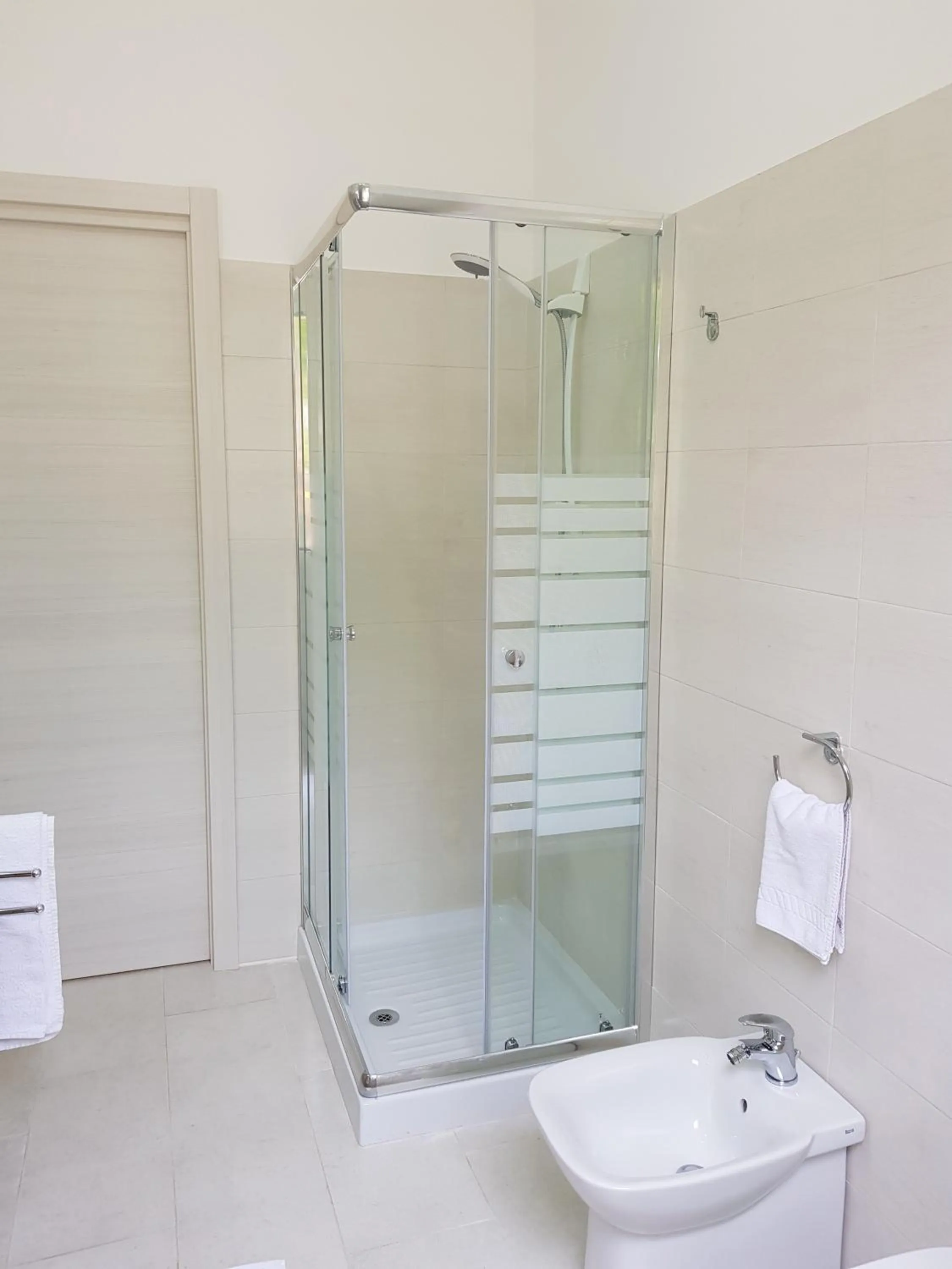 Shower in Isola Charm B&B - Pool & Nature Stay