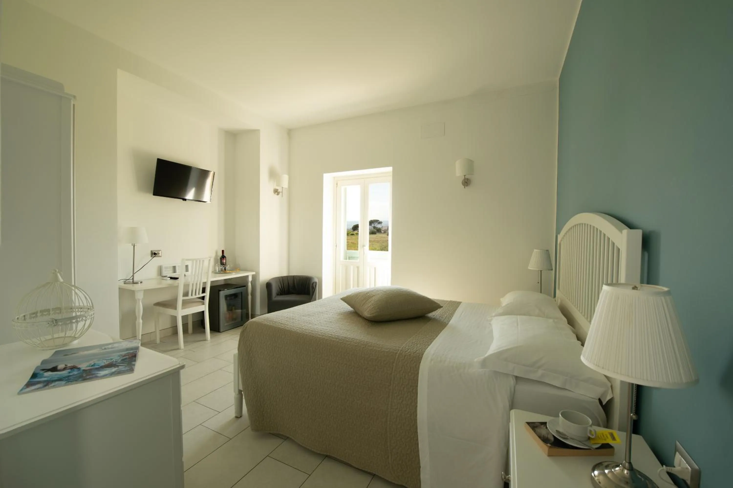 TV and multimedia, Bed in Isola Charm B&B - Pool & Nature Stay