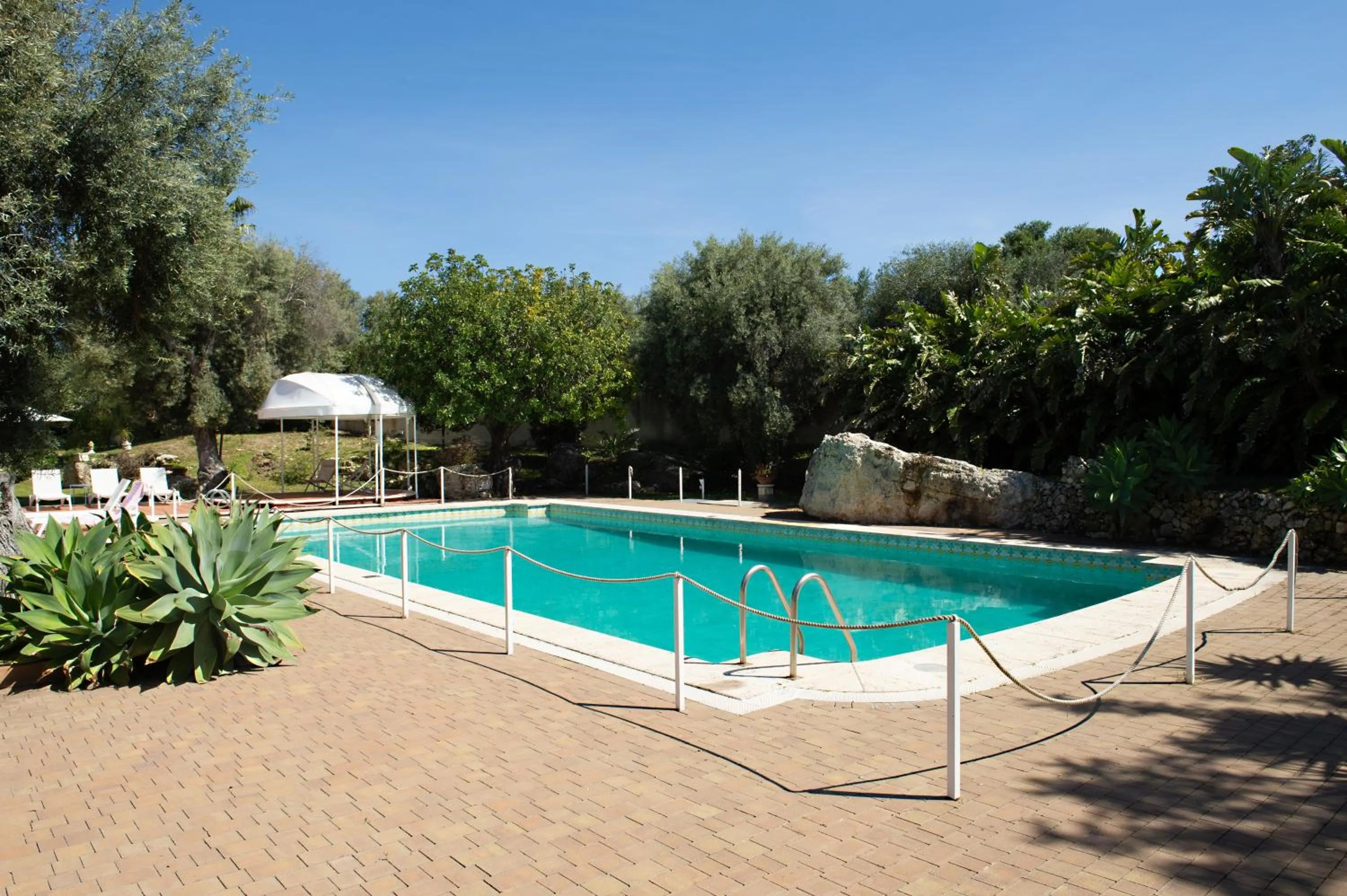 Day in Isola Charm B&B - Pool & Nature Stay