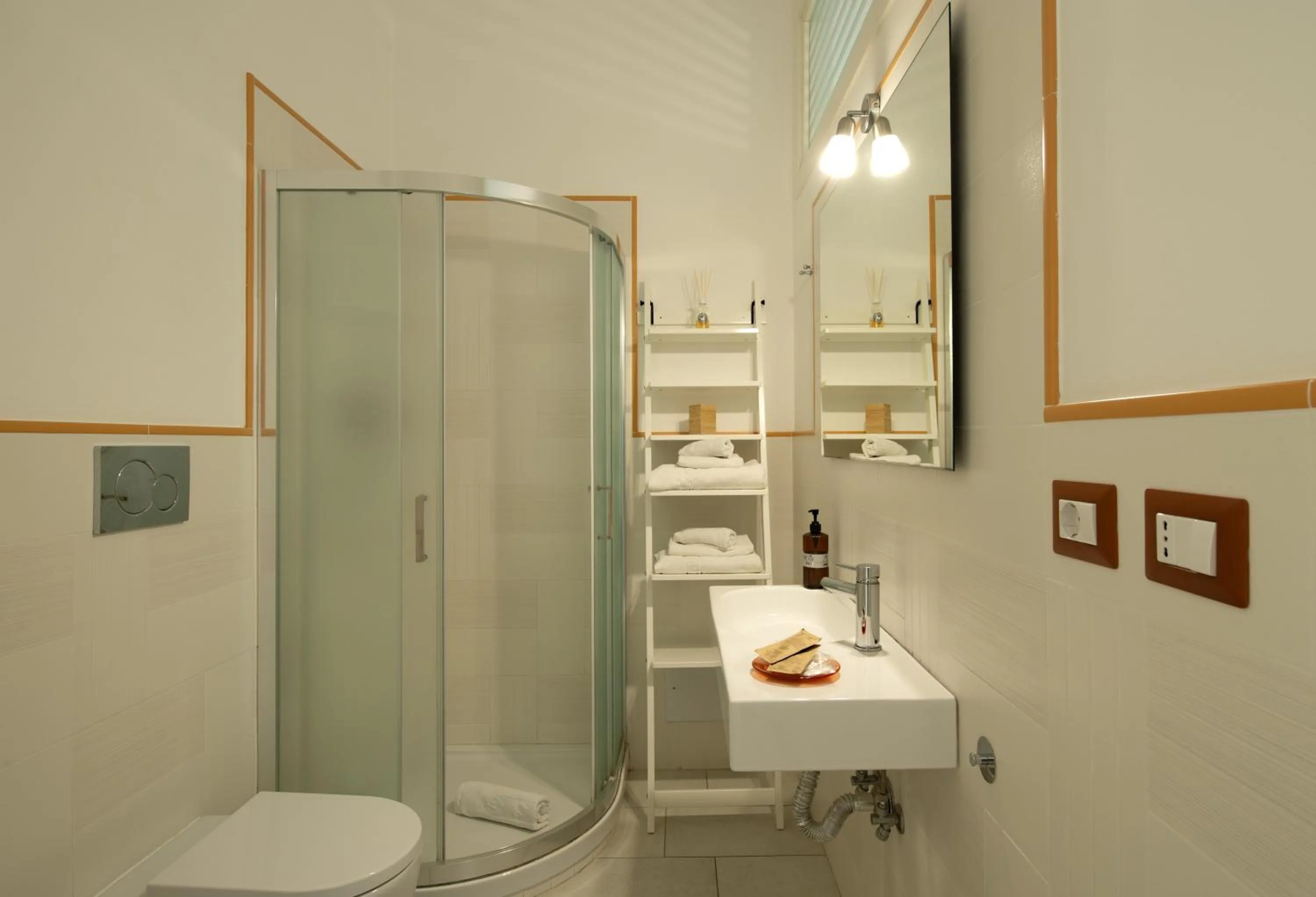 Shower in Isola Charm B&B - Pool & Nature Stay