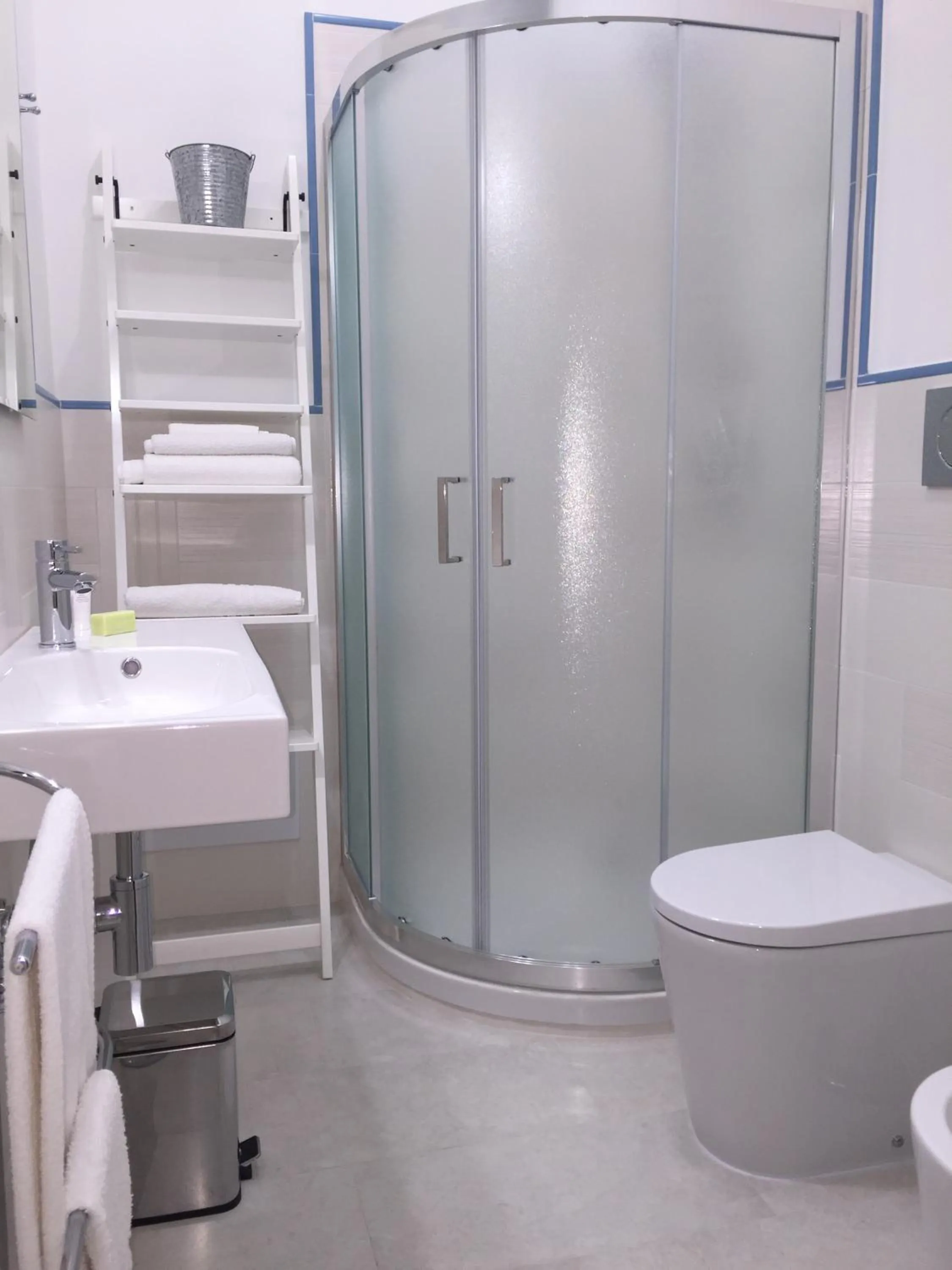 Shower in Isola Charm B&B - Pool & Nature Stay