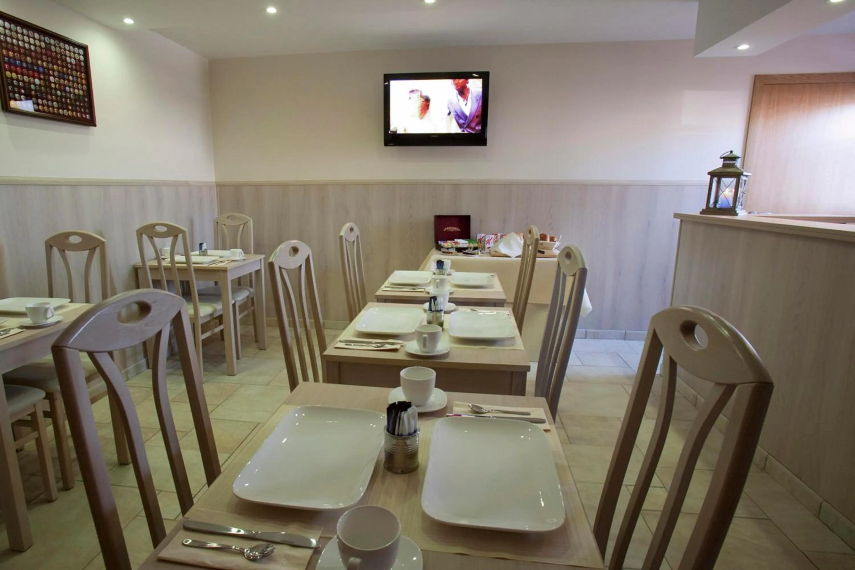 Restaurant/places to eat in Hotel Chamdor