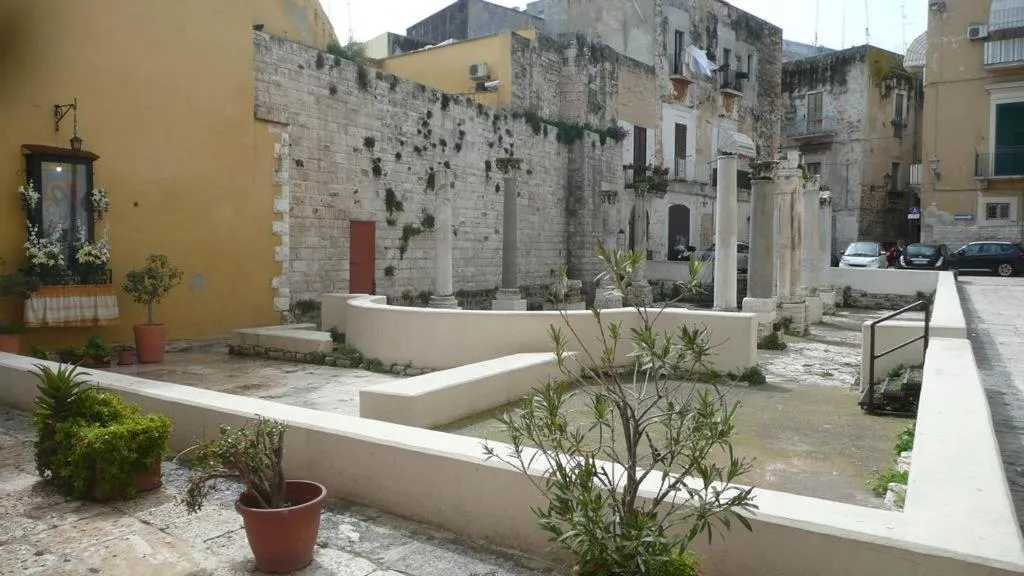 Property building in Marè Rooms Bari old town center