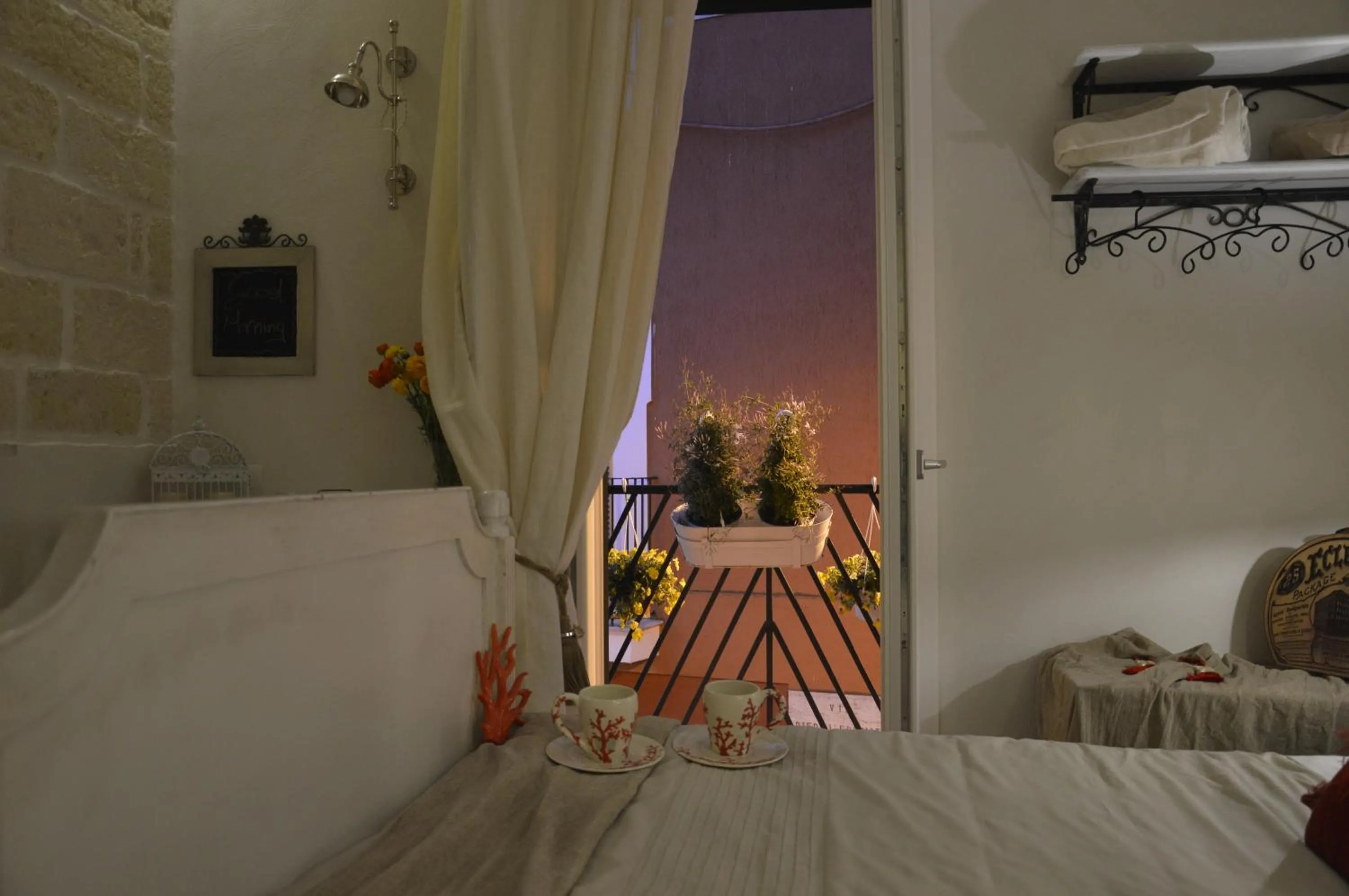 Bed in Marè Rooms Bari old town center