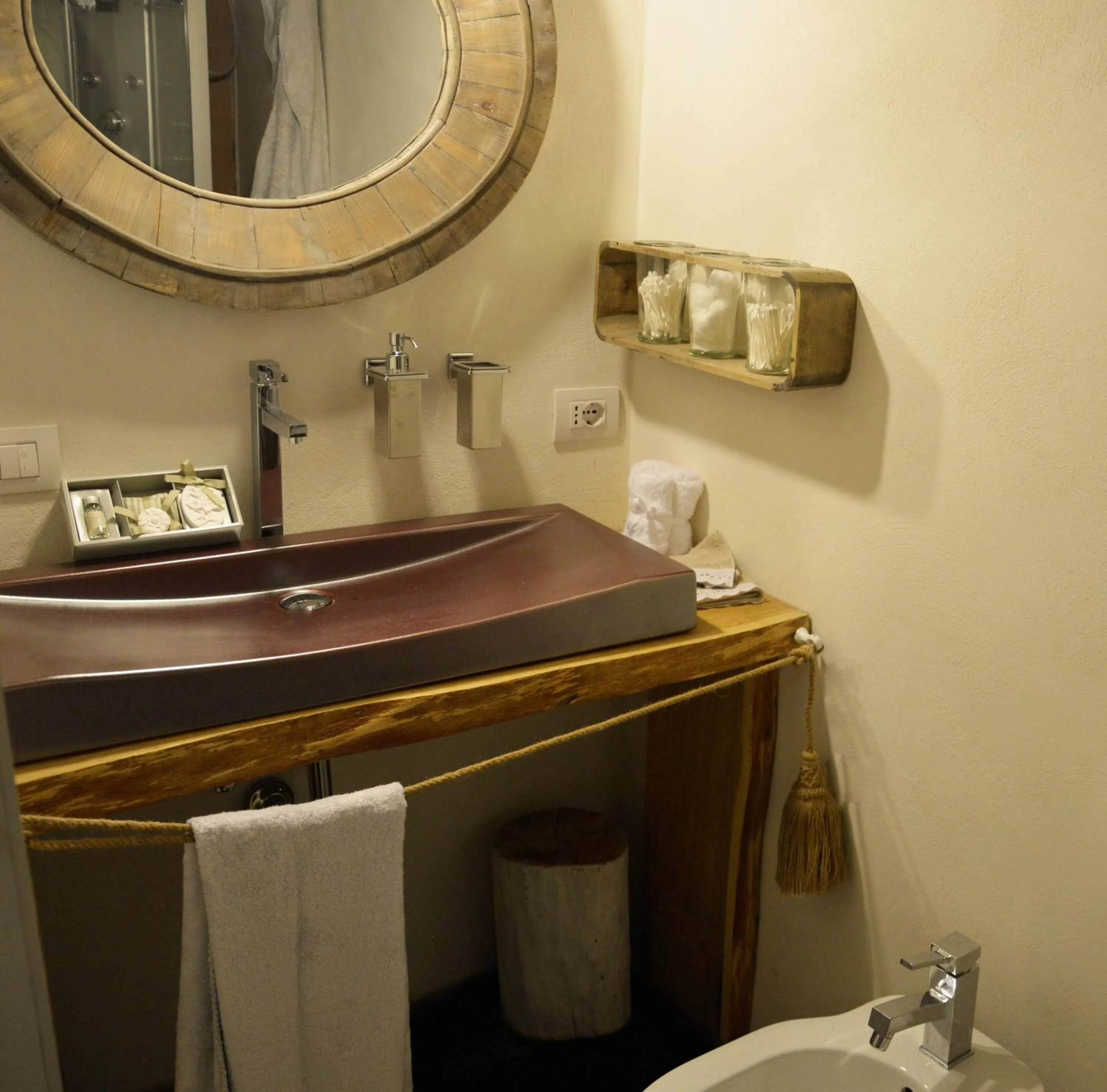 Bathroom in Marè Rooms Bari old town center