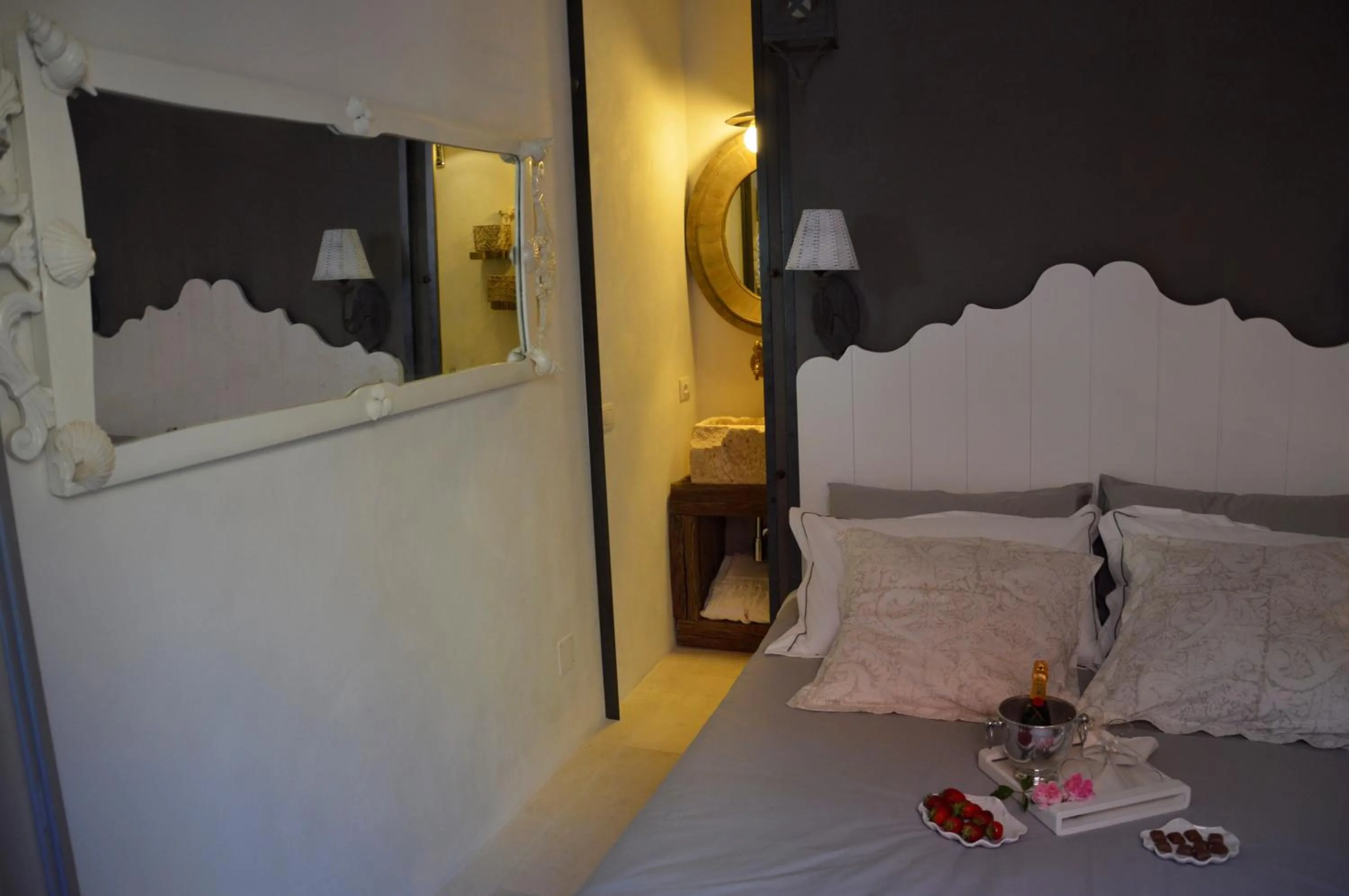 Bed in Marè Rooms Bari old town center