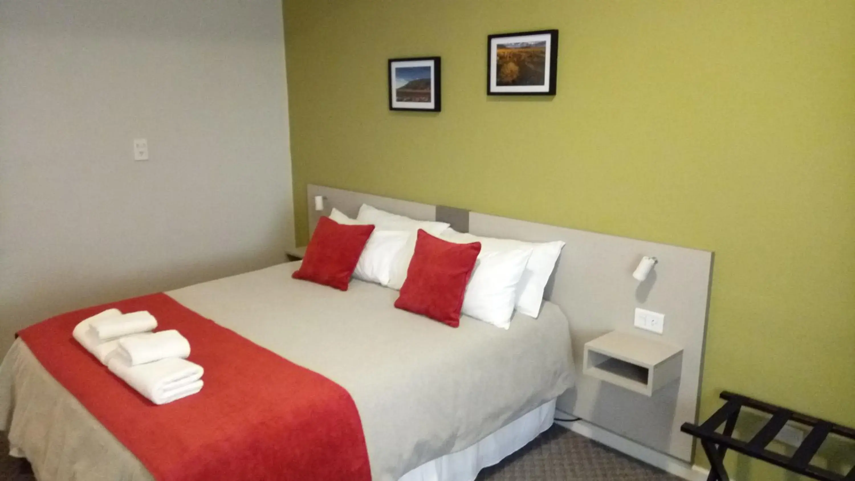 Superior Quadruple Room in Estepa Hotel Superior Quadruple Room in Estepa Hotel