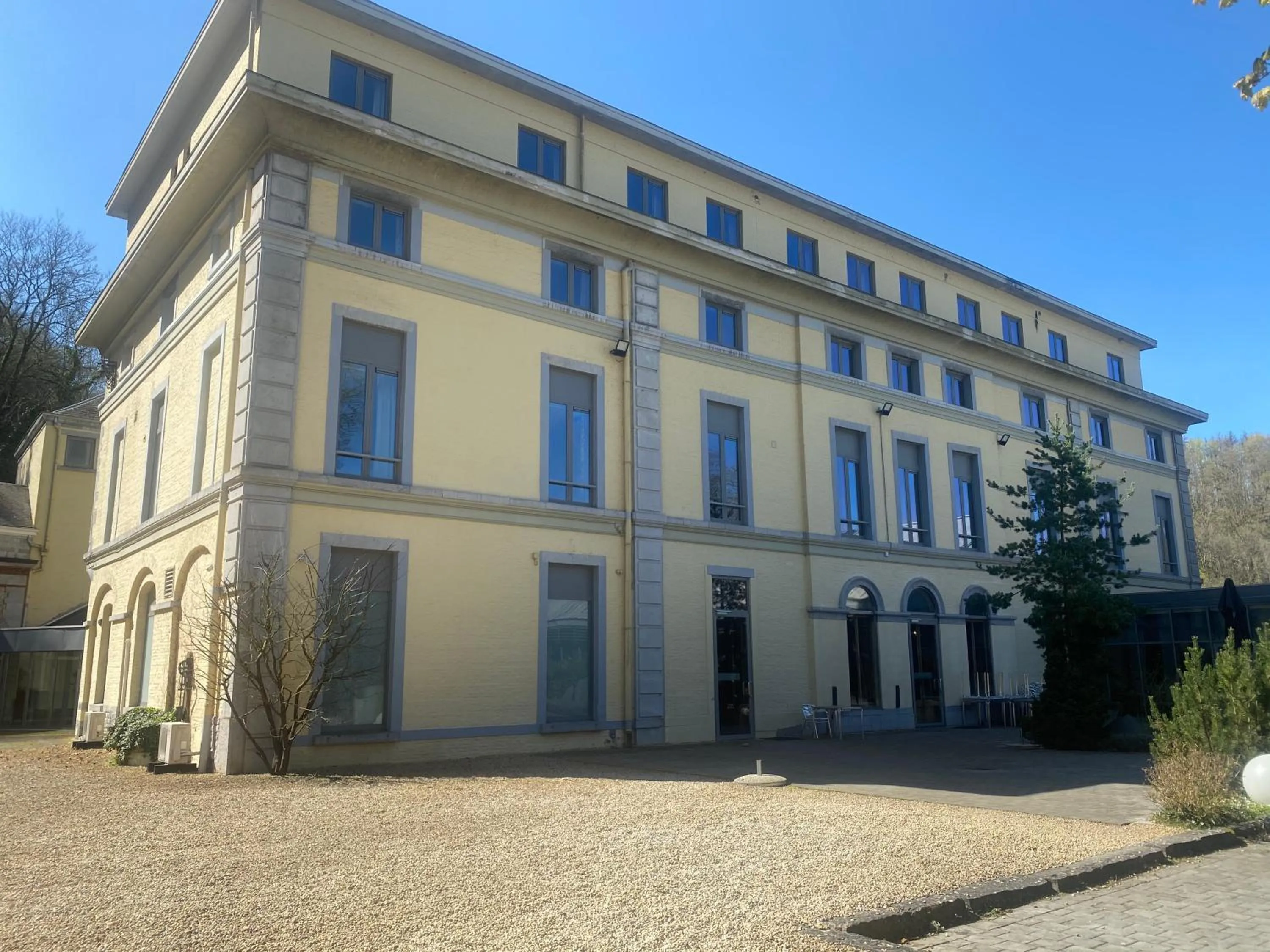 Property building in Castel de Pont-a-Lesse