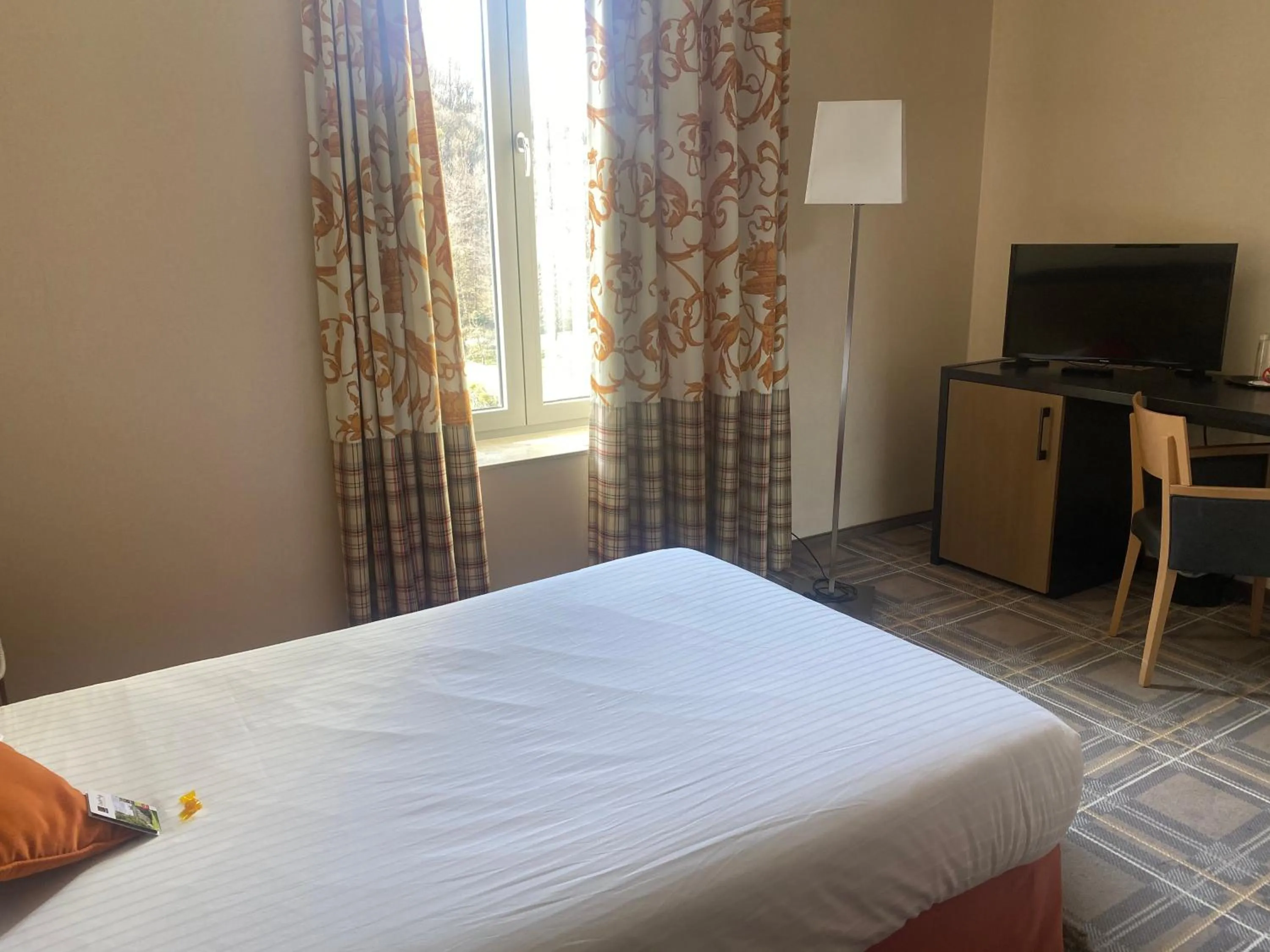 Photo of the whole room, Bed in Castel de Pont-a-Lesse