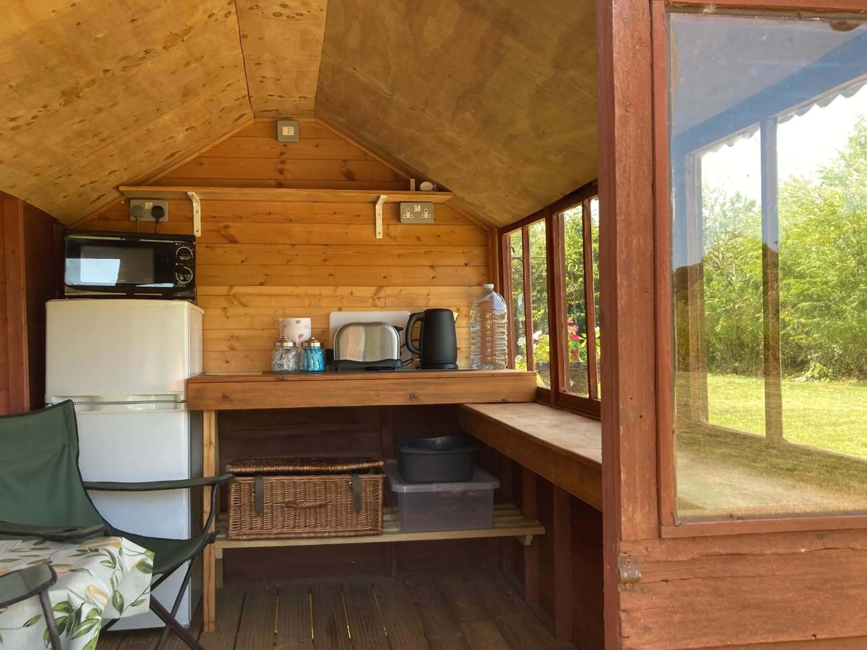 Kitchen or kitchenette in Aberllynfi Riverside Guest House