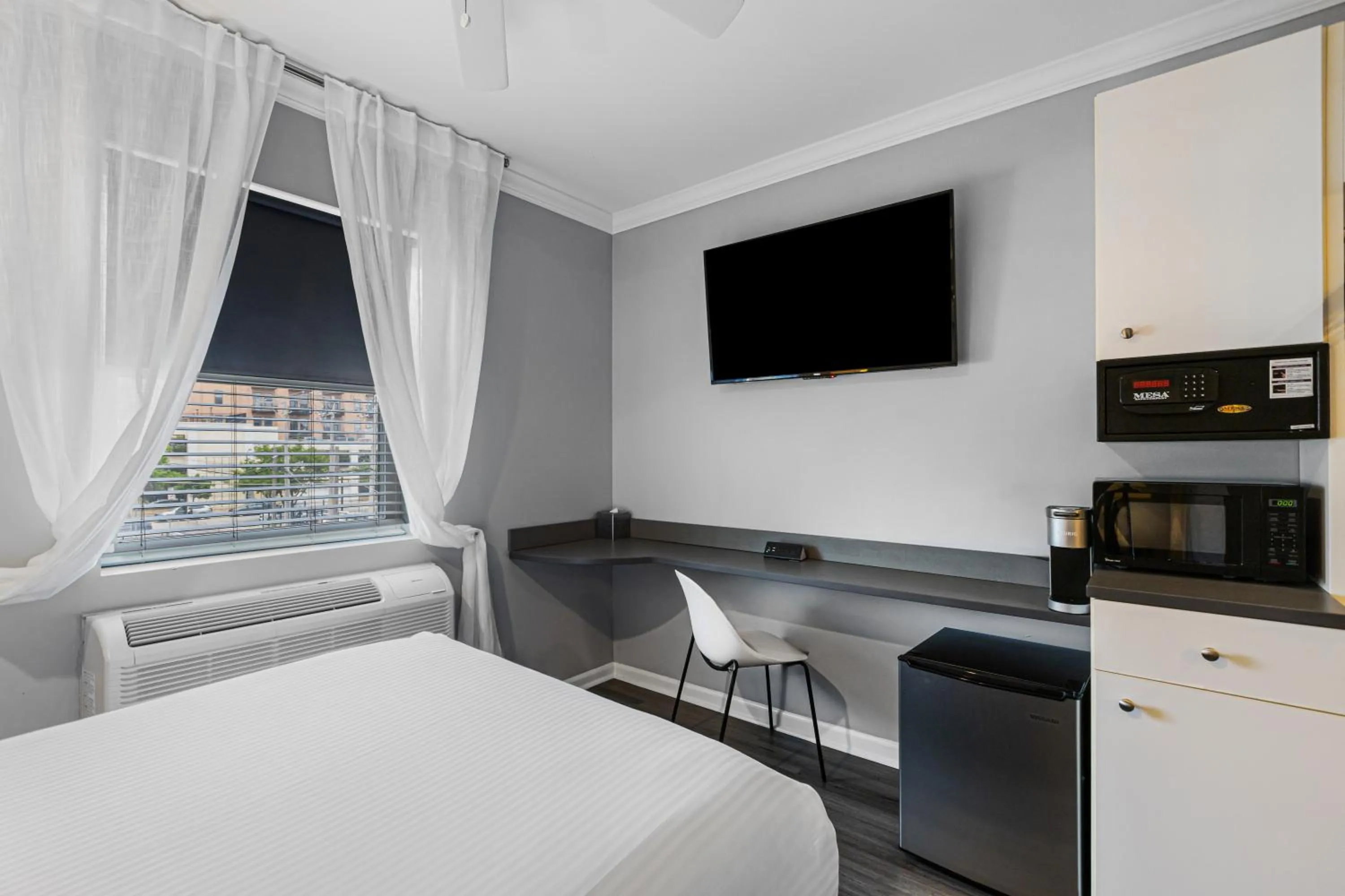 Bedroom, Bed in Hotel Chicago West Loop, SureStay Collection by Best Western