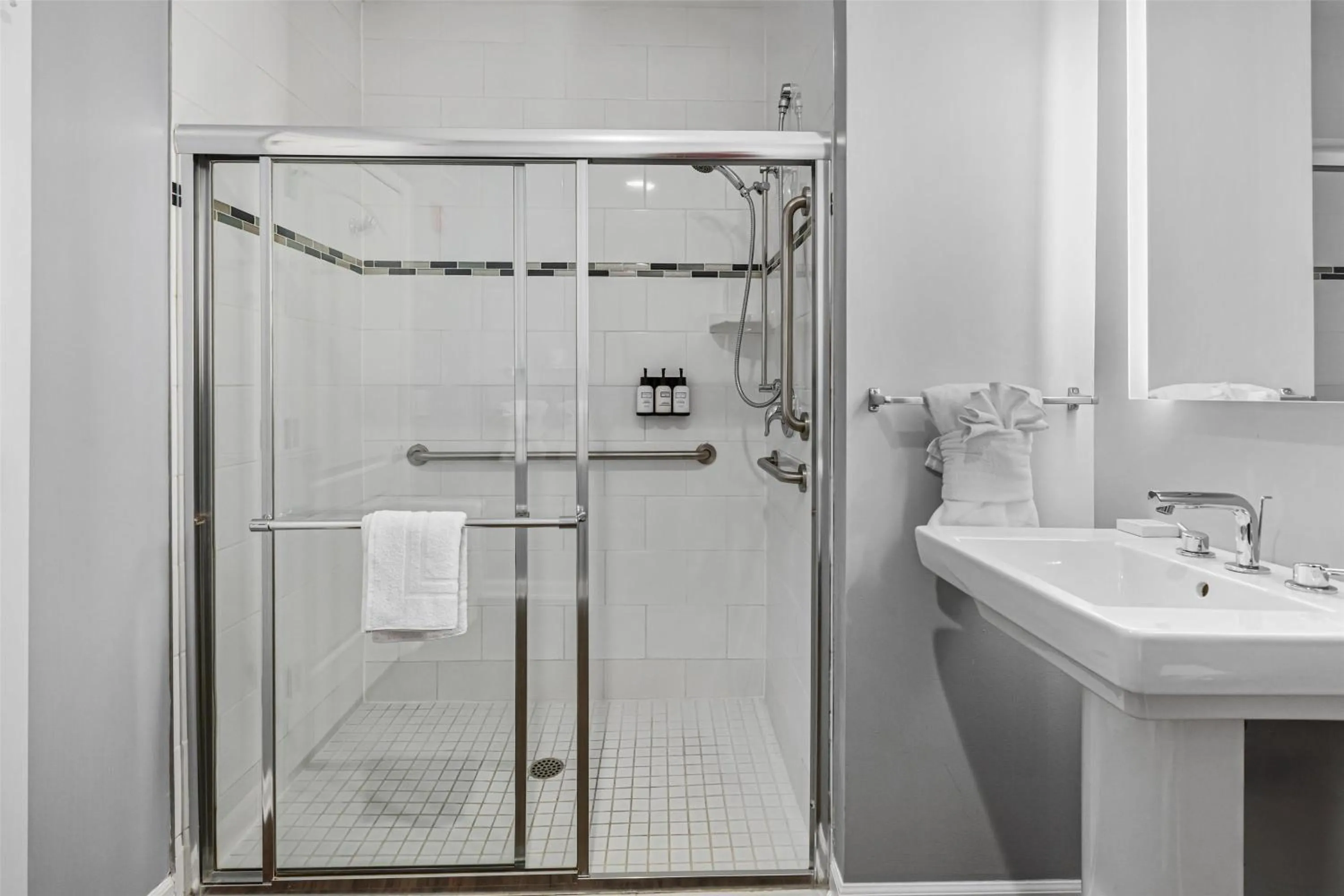Bathroom in Hotel Chicago West Loop, SureStay Collection by Best Western