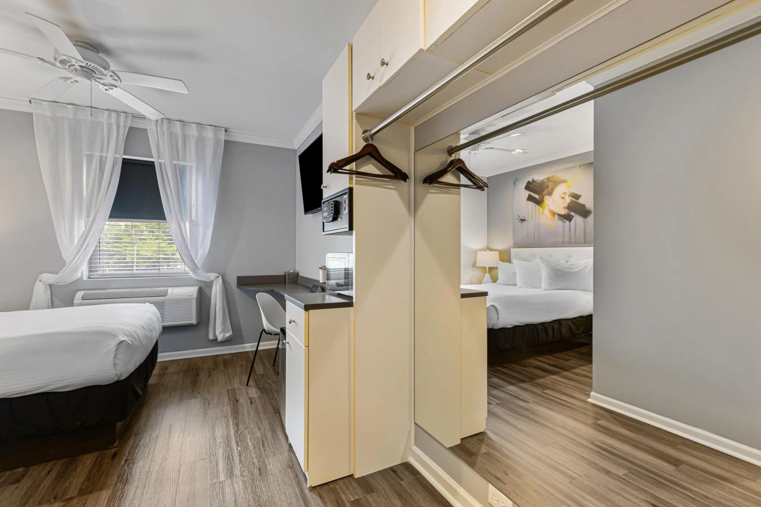 Bedroom, Bed in Hotel Chicago West Loop, SureStay Collection by Best Western