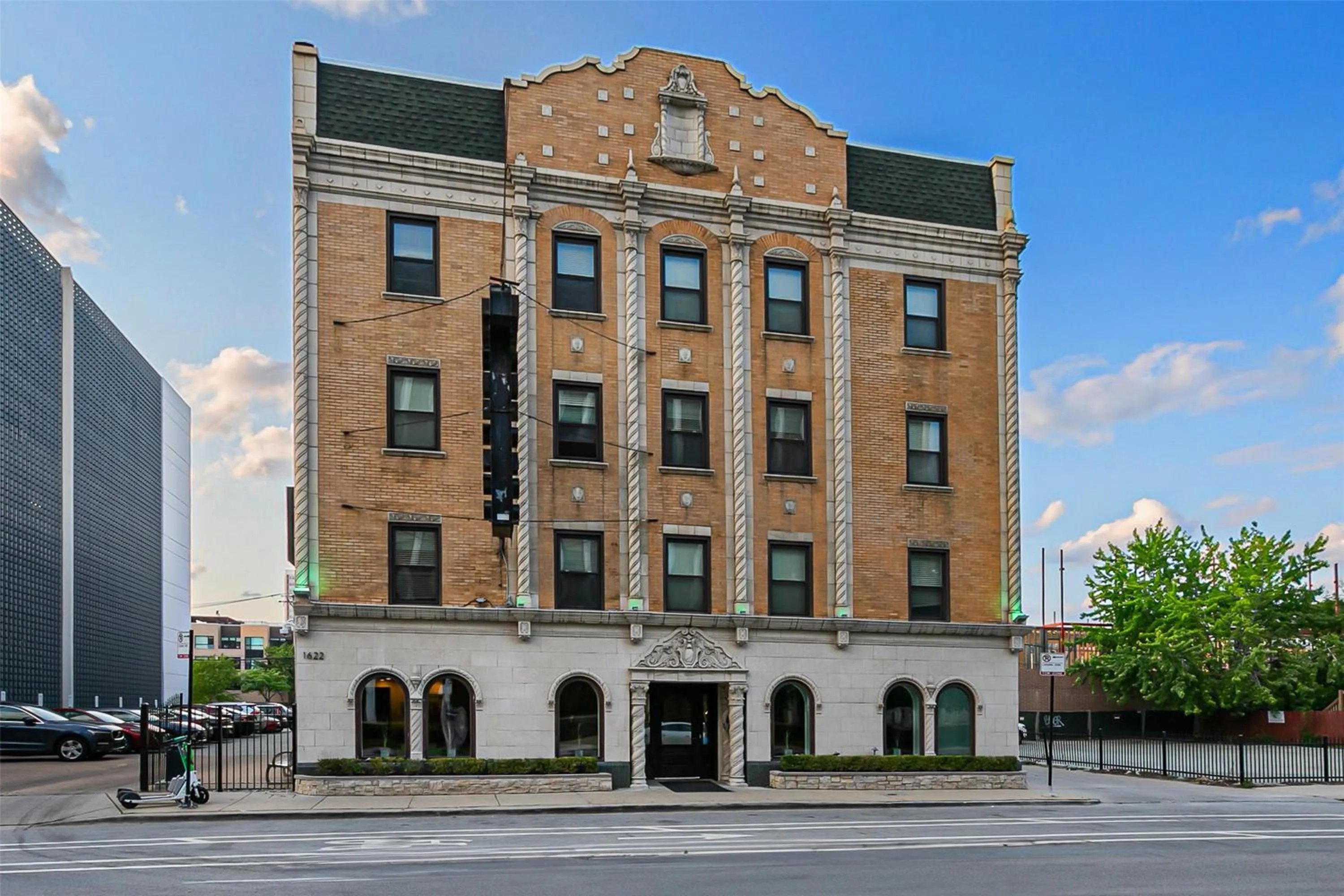 Property building in Hotel Chicago West Loop, SureStay Collection by Best Western