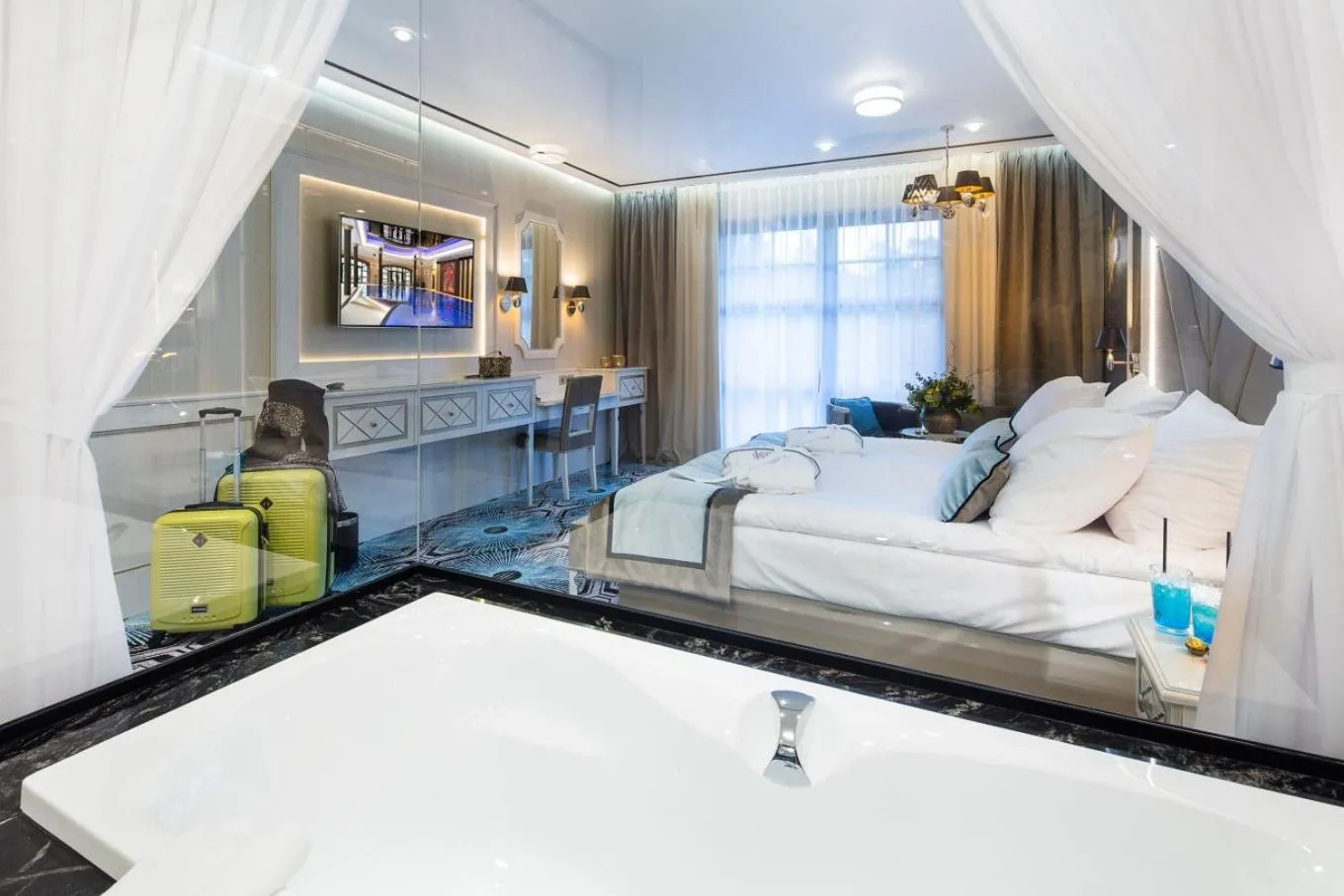 Bath, Bed in Hotel Royal Baltic 4* Luxury Boutique