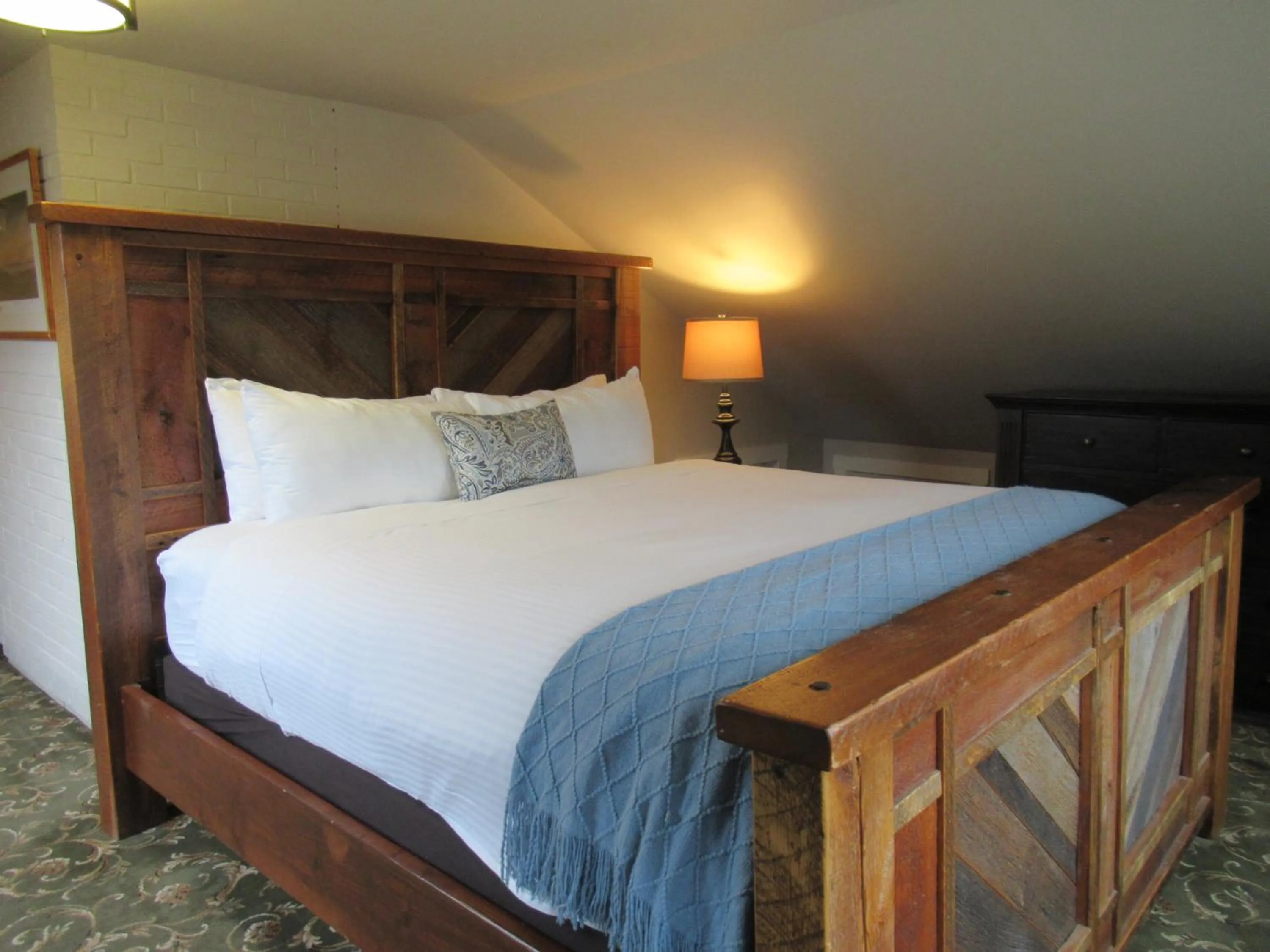 Bed in The White House Inn