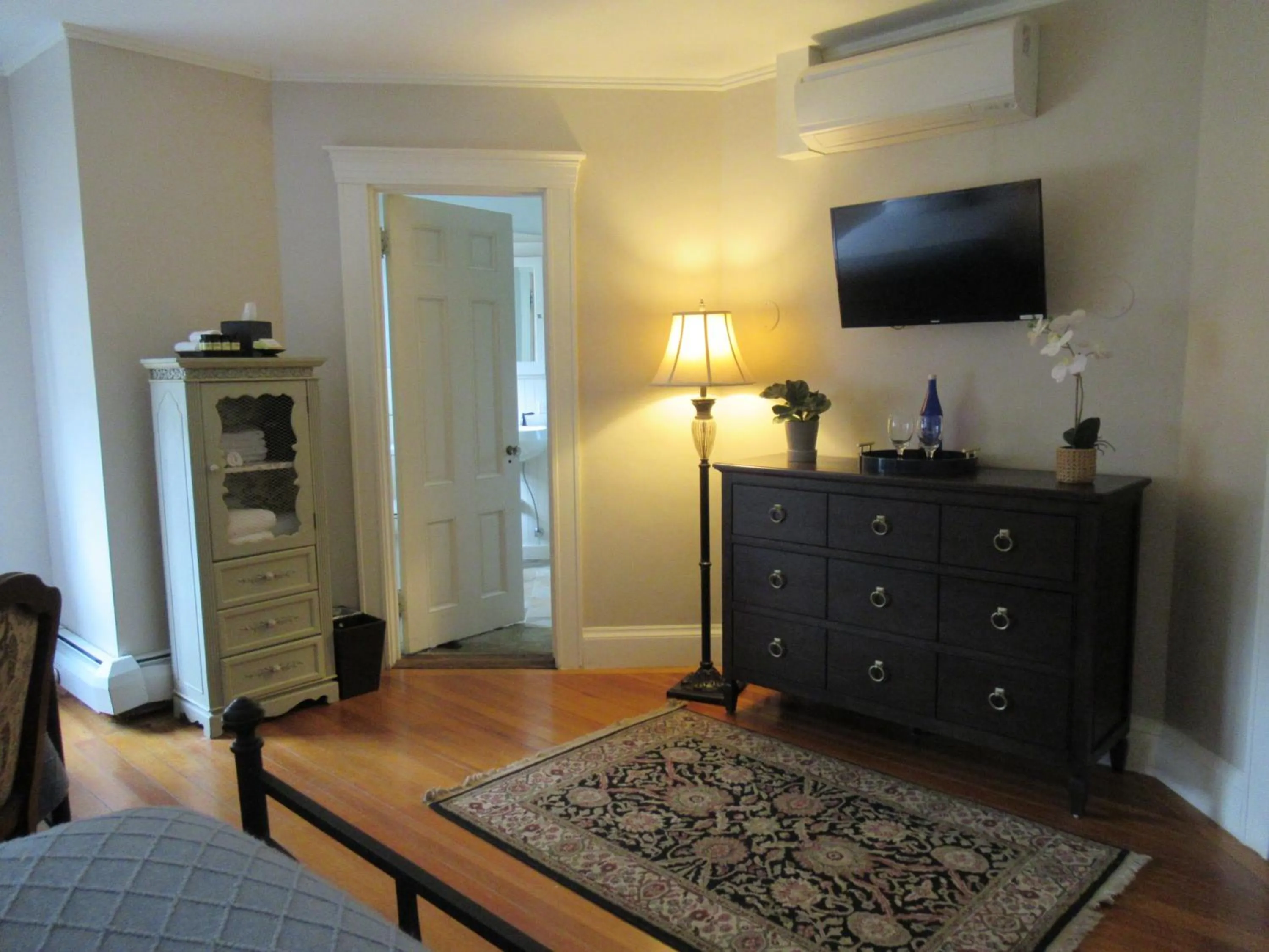 Bed in The White House Inn