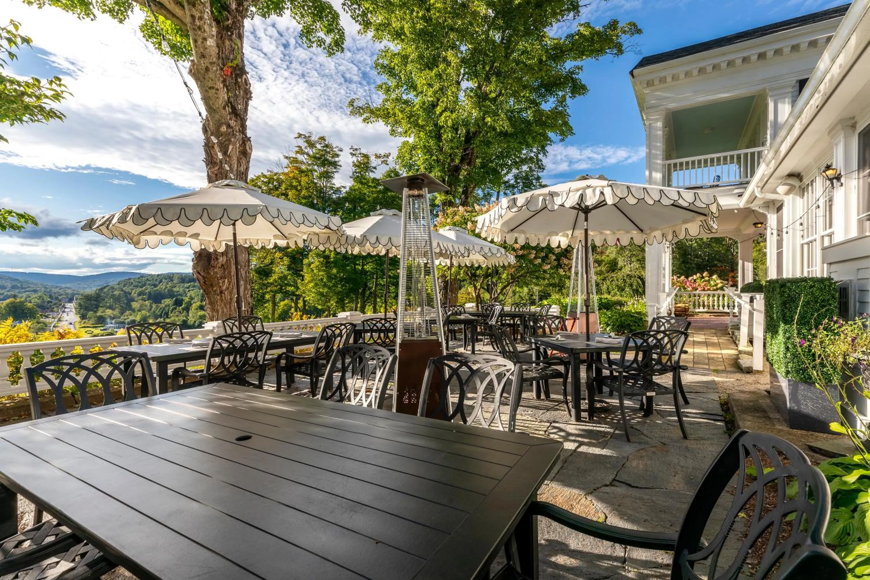 Restaurant/places to eat in The White House Inn