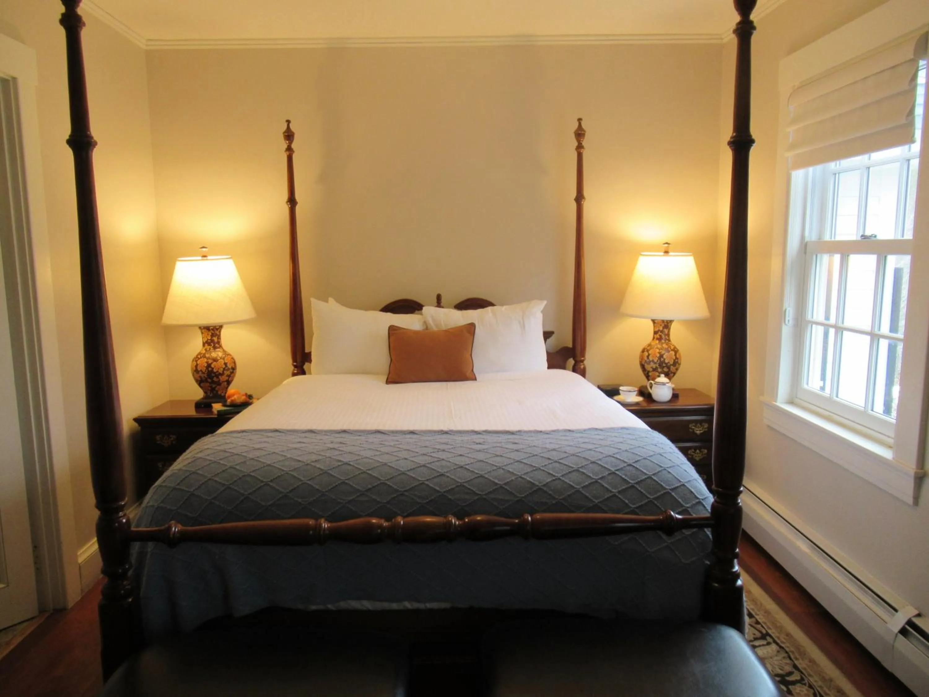 Bed in The White House Inn