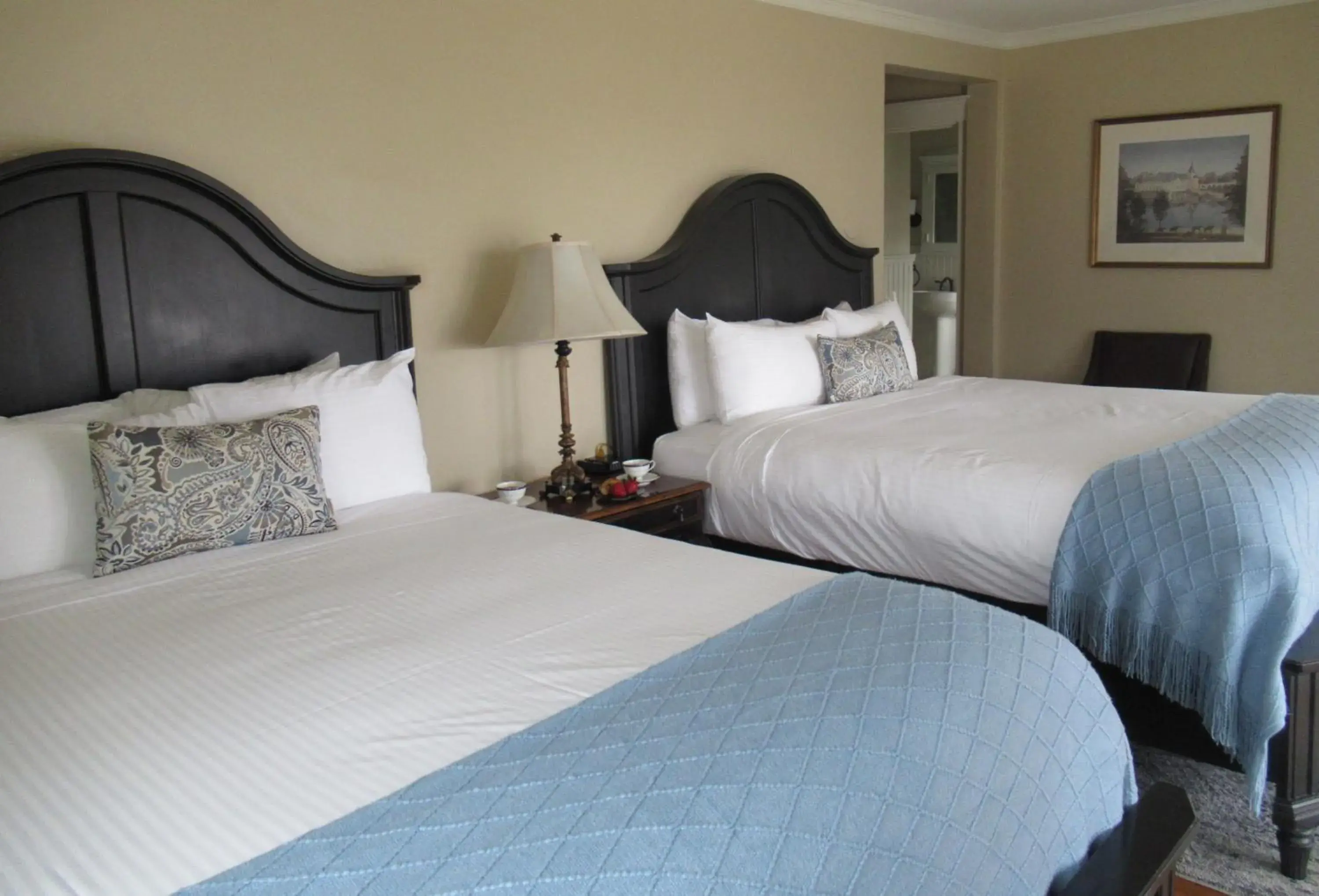 Standard Two Queen in The White House Inn Standard Two Queen in The White House Inn