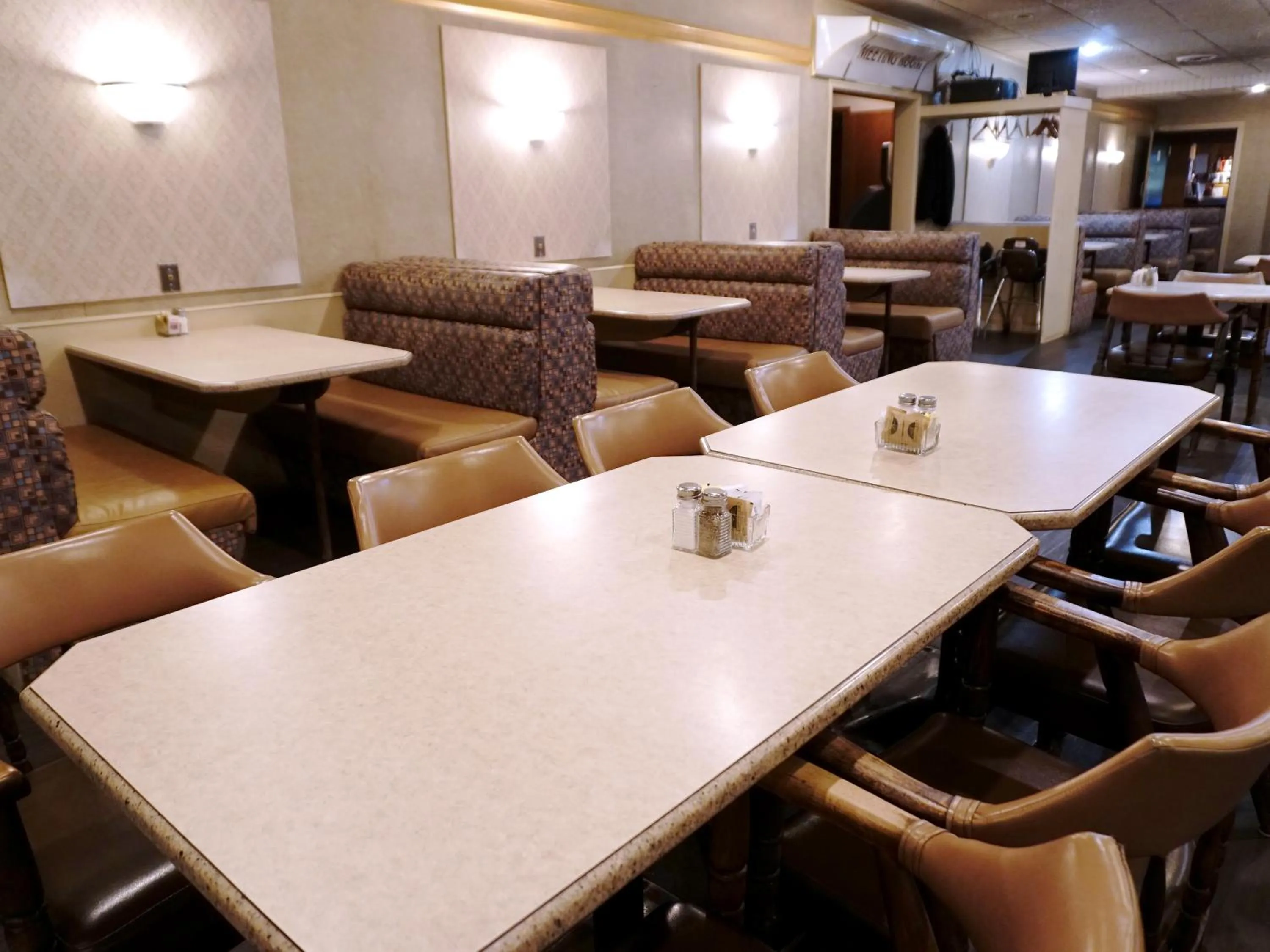 Restaurant/places to eat in The Ritz Cafe and Motor Inn