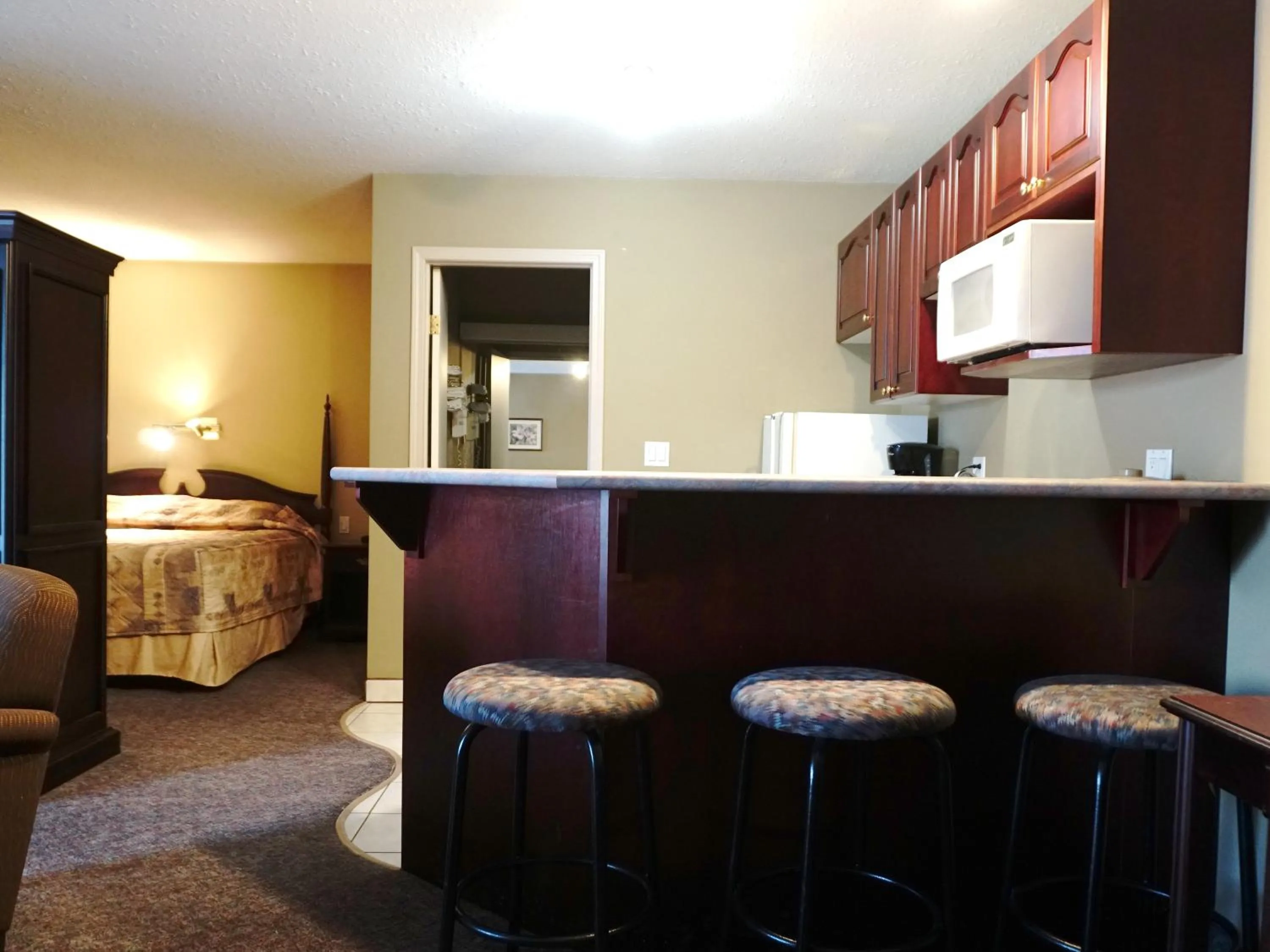 kitchen in The Ritz Cafe and Motor Inn