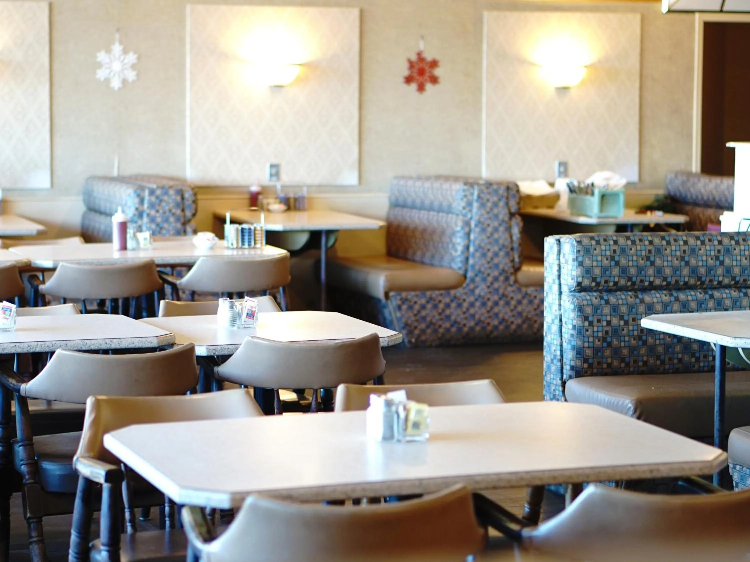 Restaurant/places to eat in The Ritz Cafe and Motor Inn
