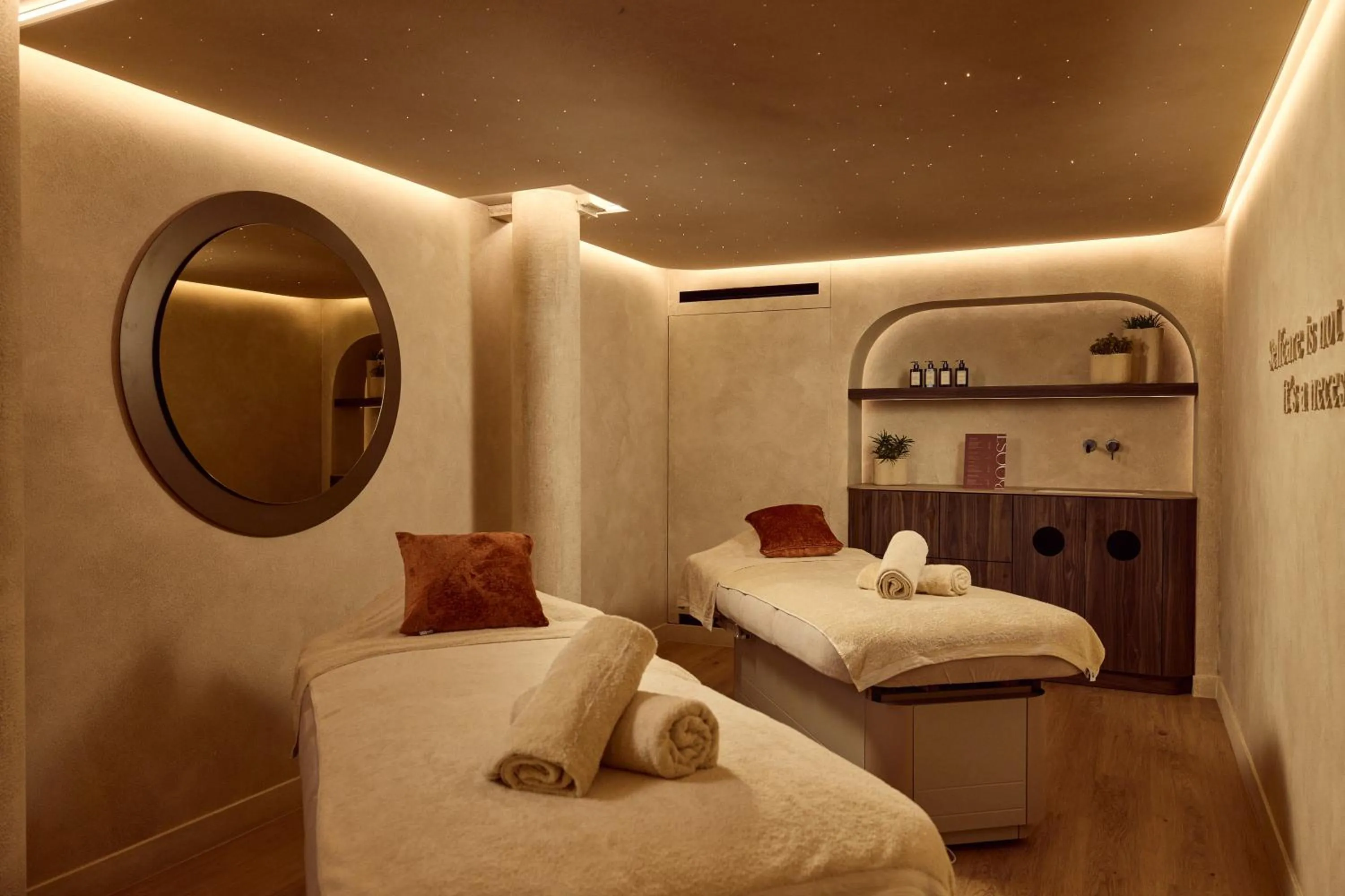 Spa and wellness centre/facilities, Bed in Van der Valk Hotel Beveren