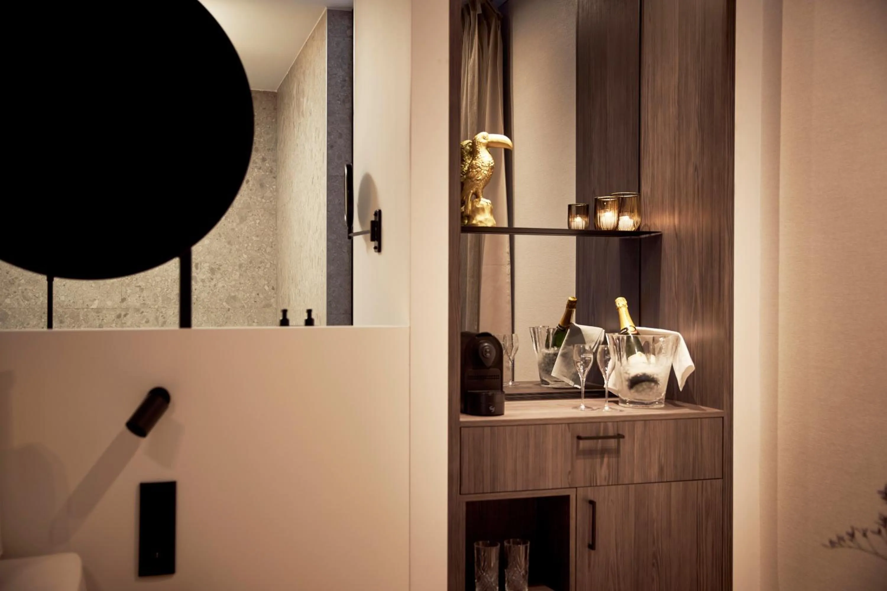 Coffee/tea facilities in Van der Valk Hotel Beveren