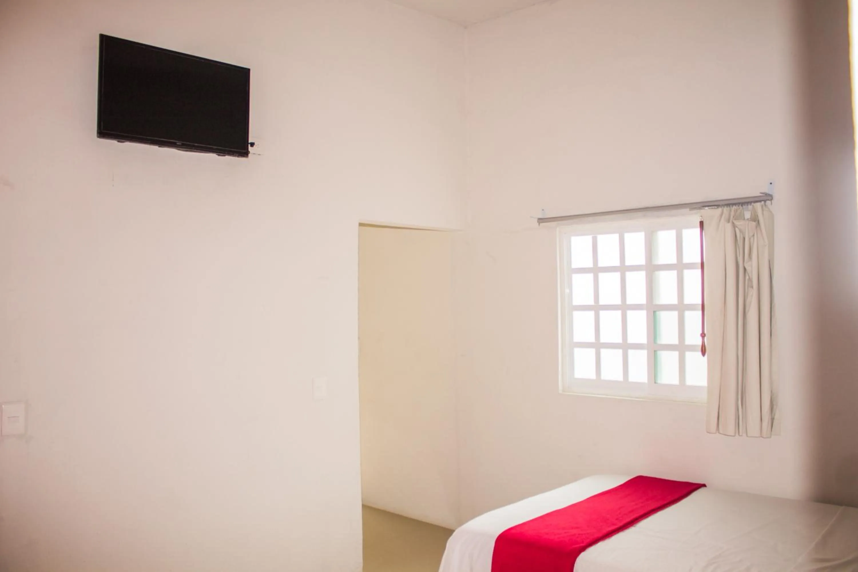 Photo of the whole room, Bed in Rosvel Hotel