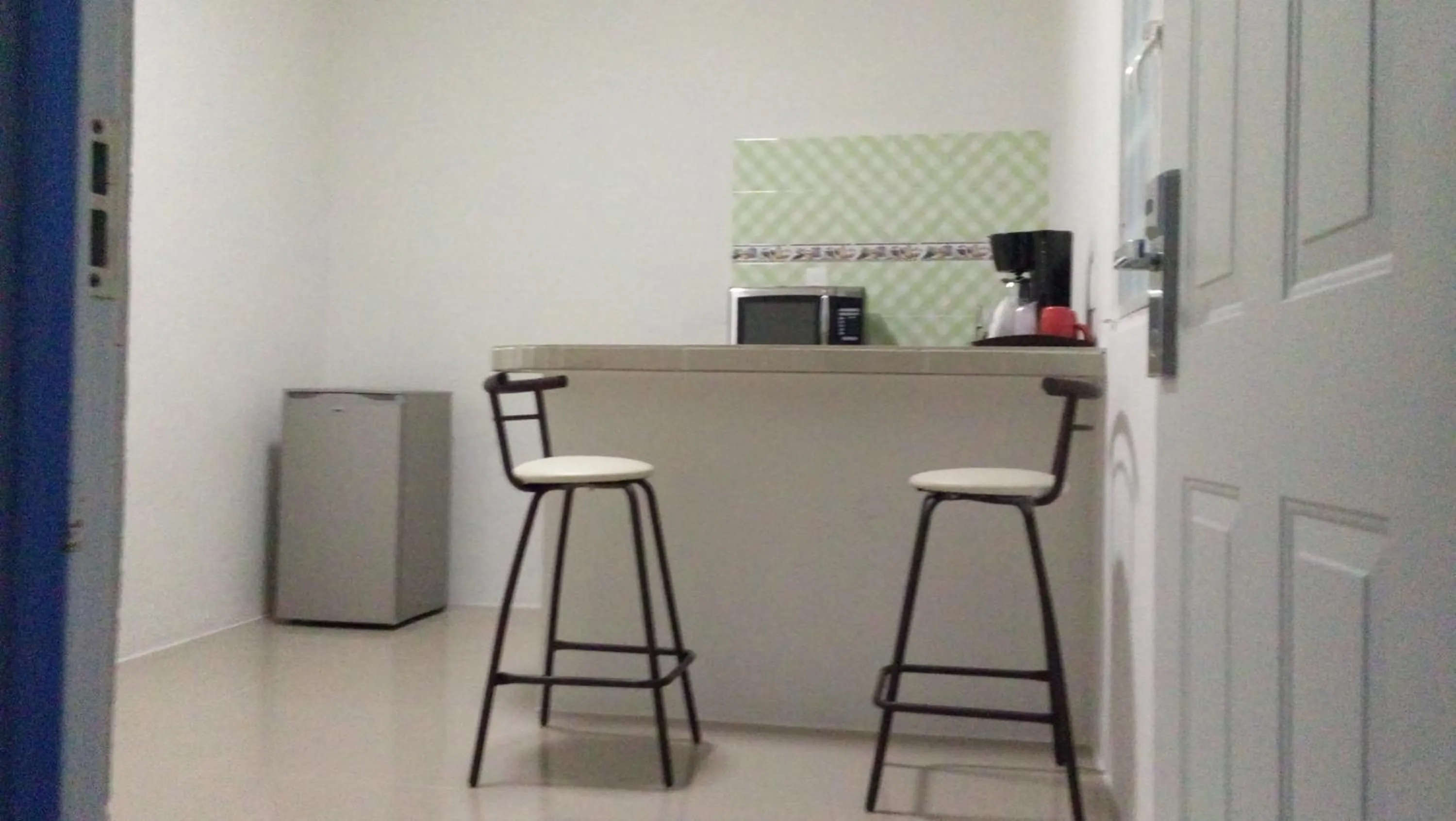 Coffee/tea facilities in Rosvel Hotel