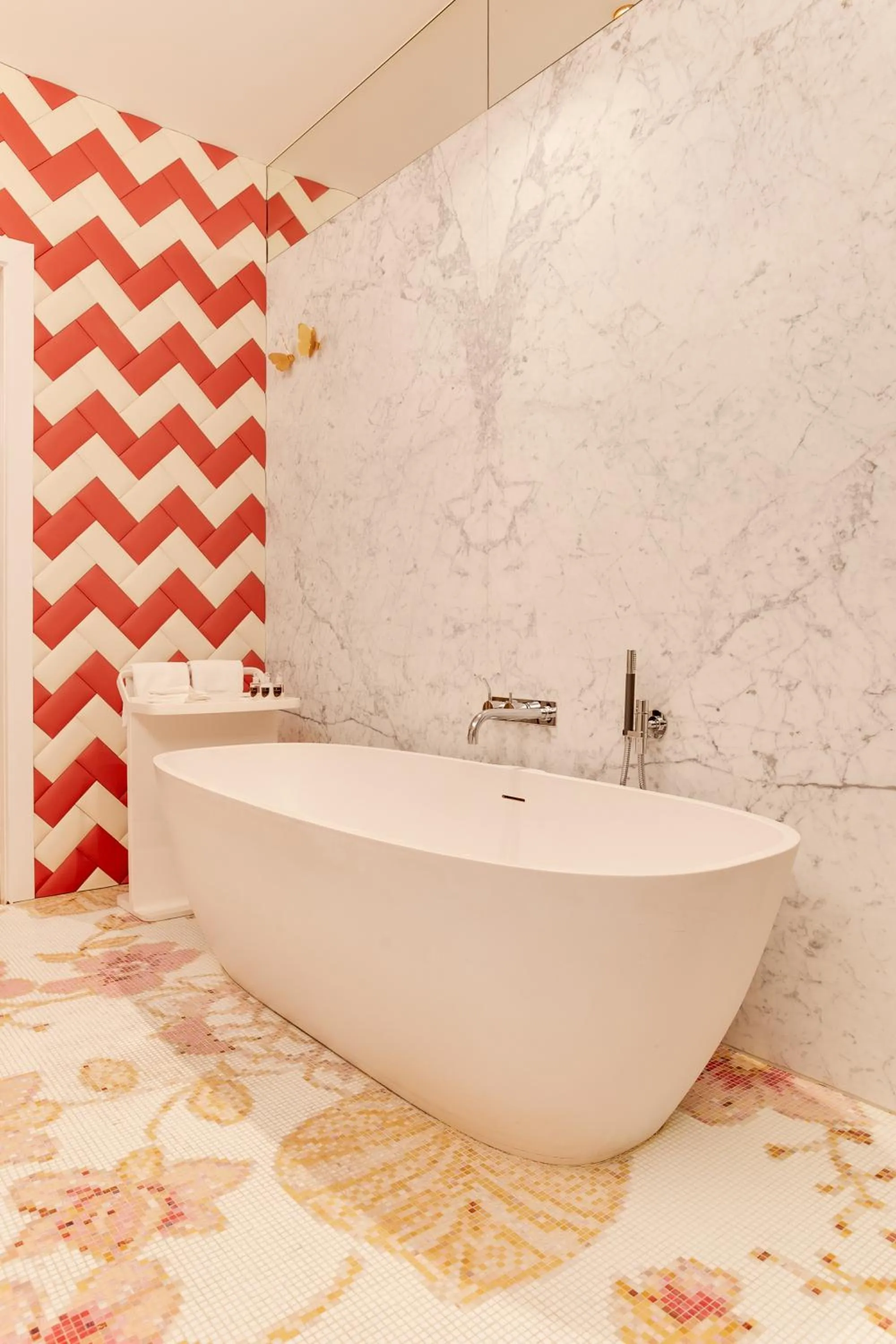 Bath in Hotel De Witte Lelie -Small Luxury Hotels of the World