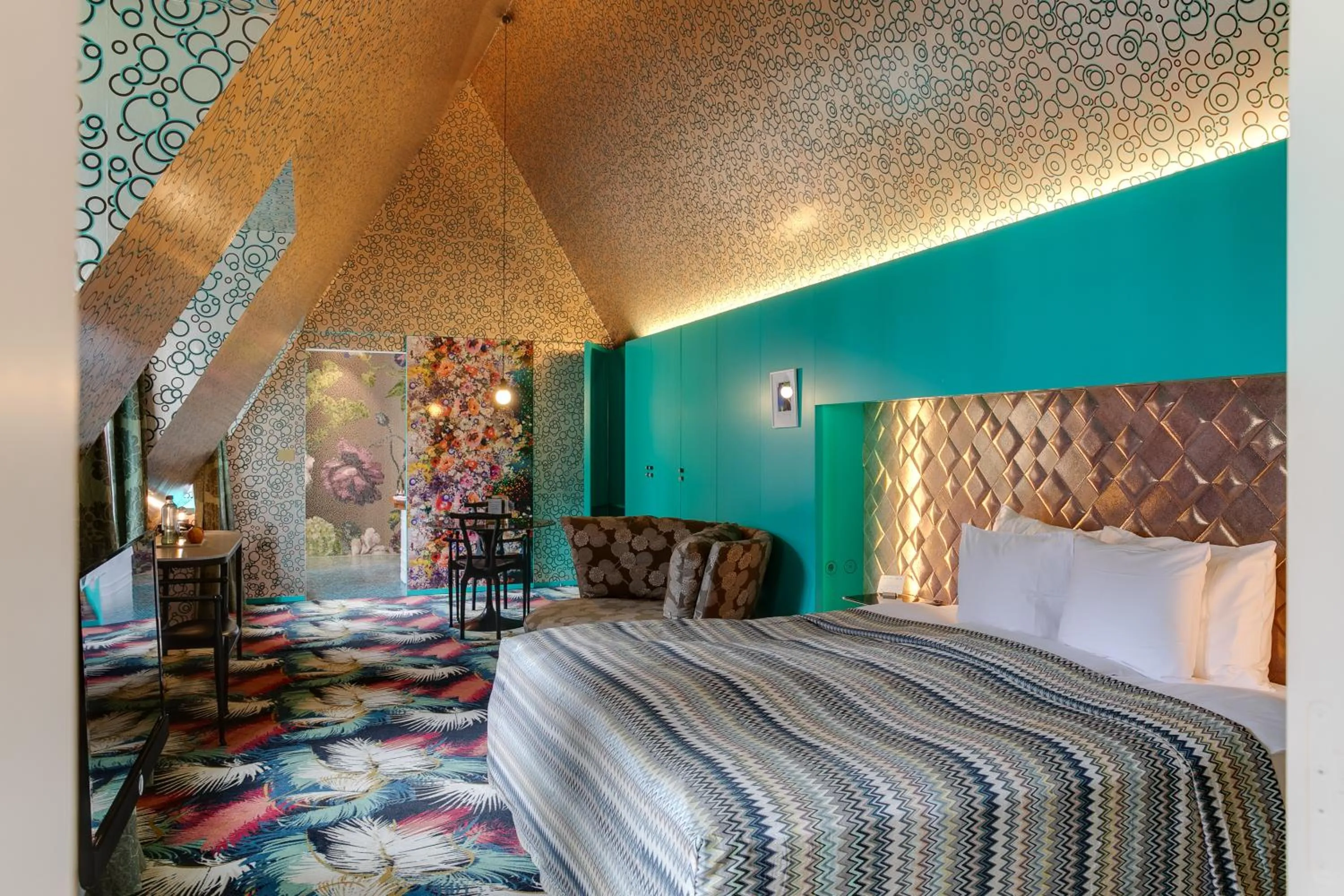 Bed in Hotel De Witte Lelie -Small Luxury Hotels of the World