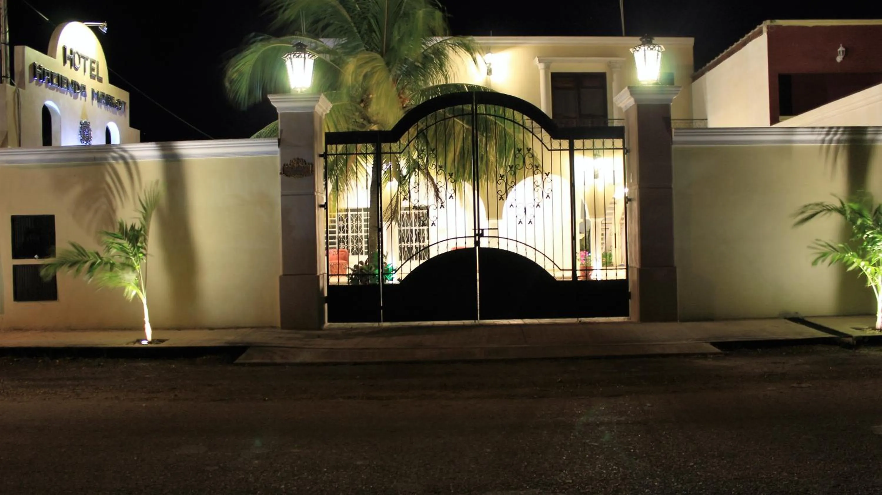 Facade/entrance in Hotel Hacienda Margot