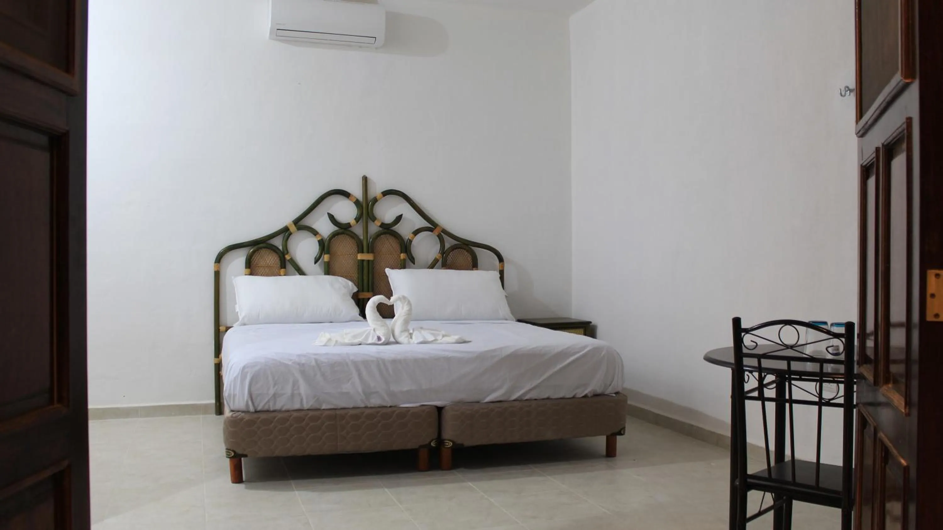 Bedroom, Bed in Hotel Hacienda Margot