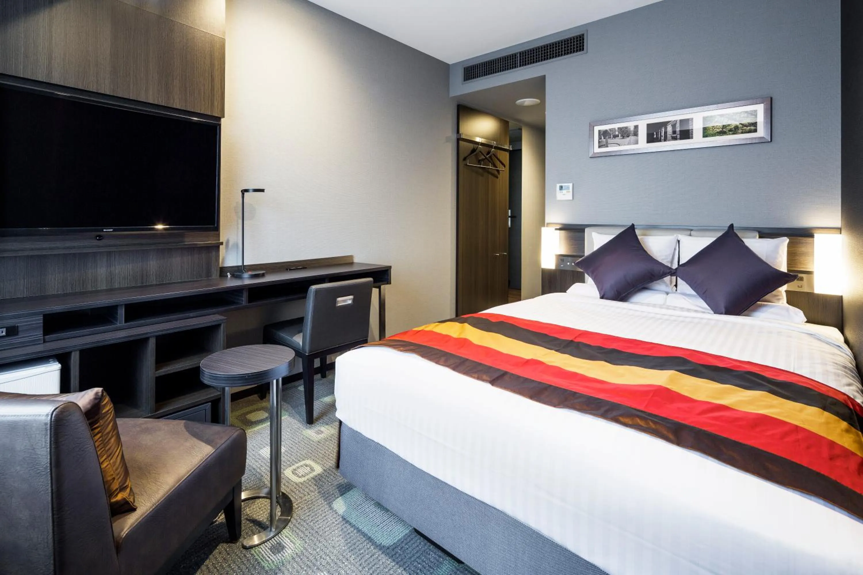 Photo of the whole room, Bed in Hotel Mystays Premier Akasaka