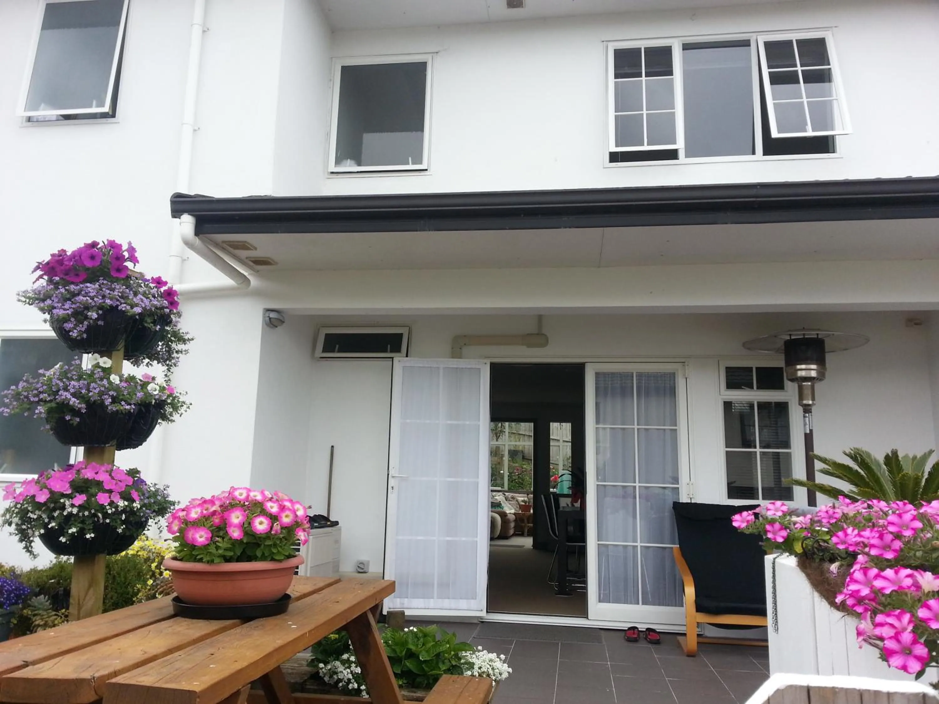 Property building in Lush & Co Auckland Bed & Breakfast