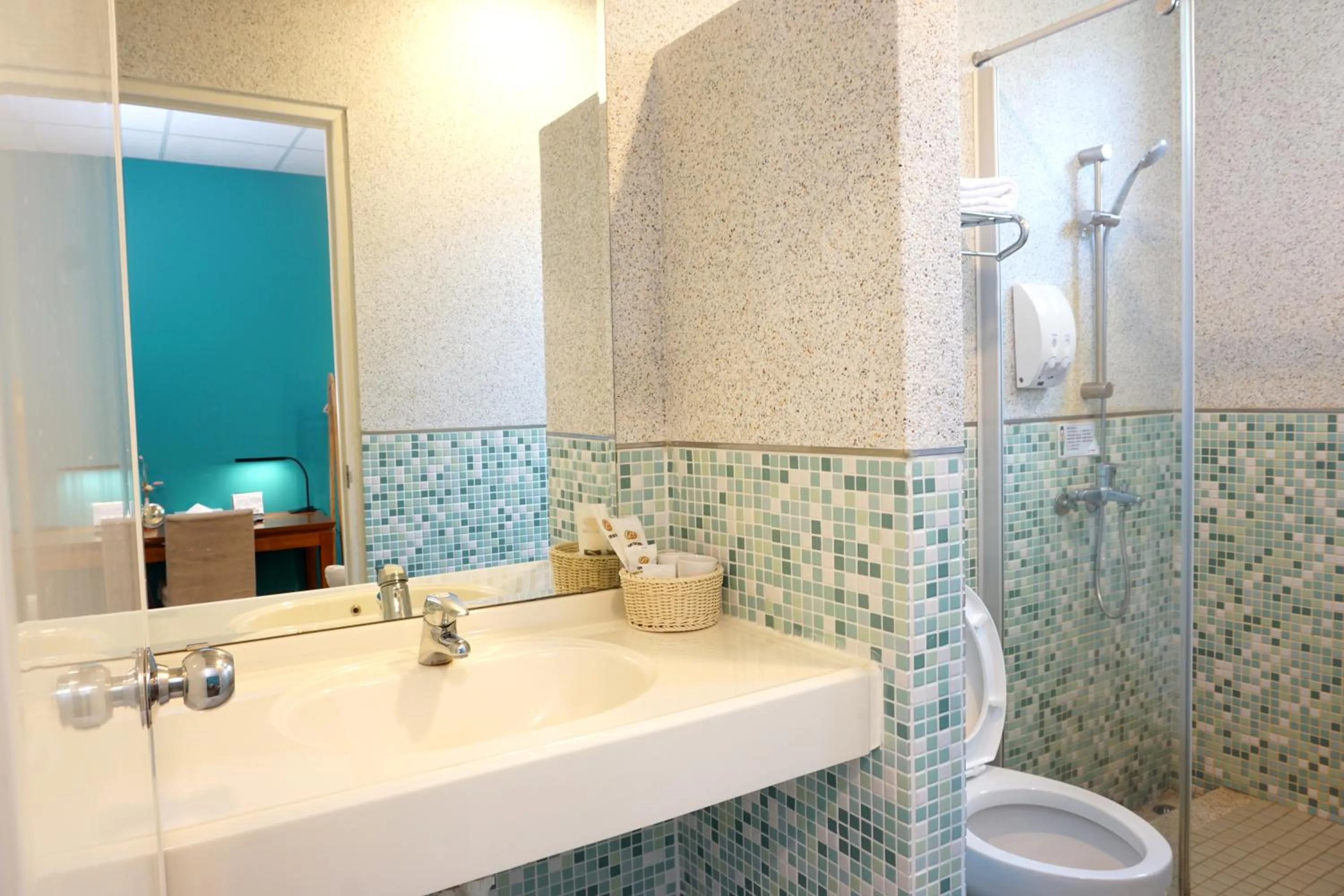 Shower in NCNU Campus Inn暨大行旅