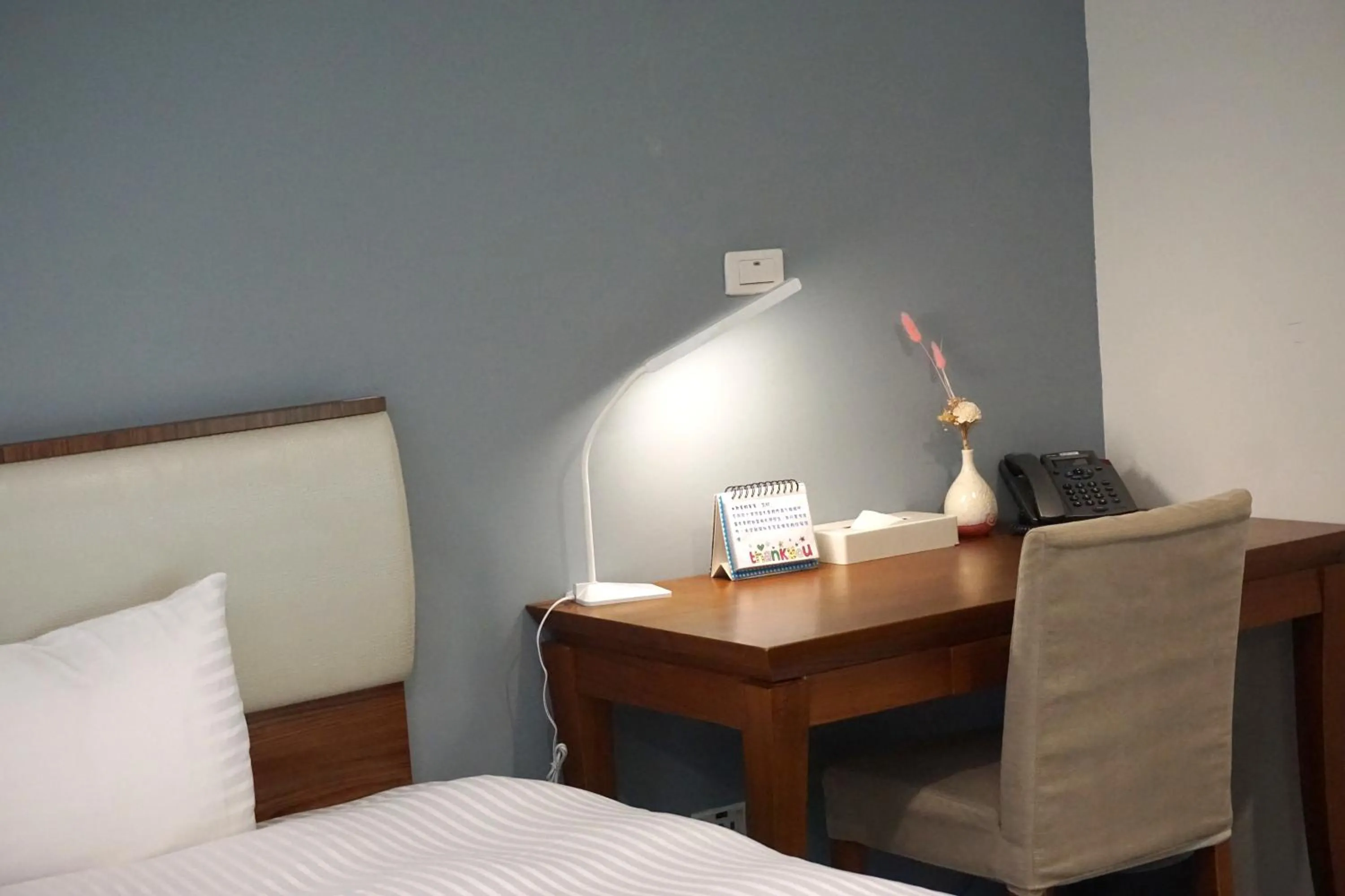 Seating area, Bed in NCNU Campus Inn暨大行旅