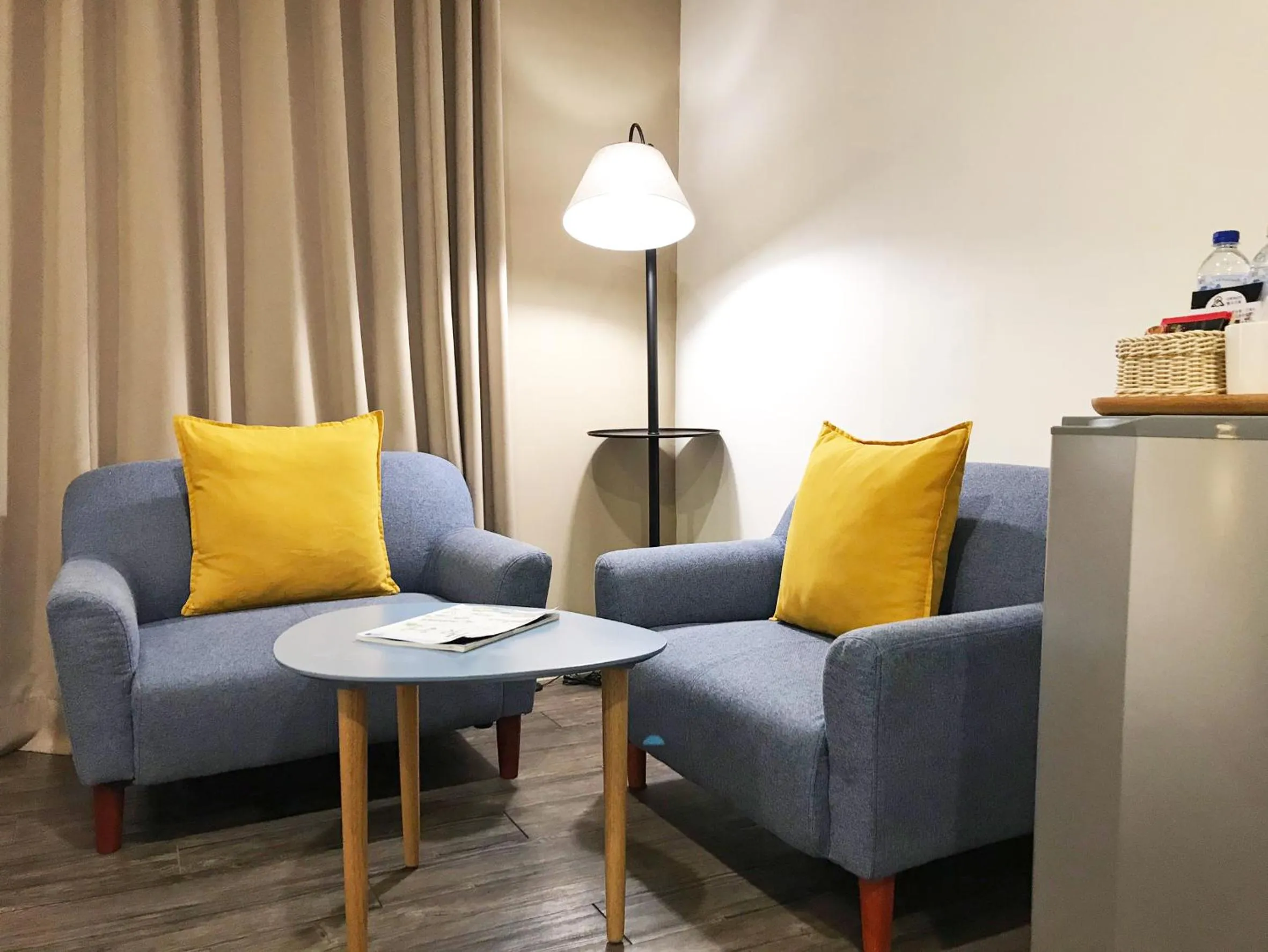 Seating area in NCNU Campus Inn暨大行旅