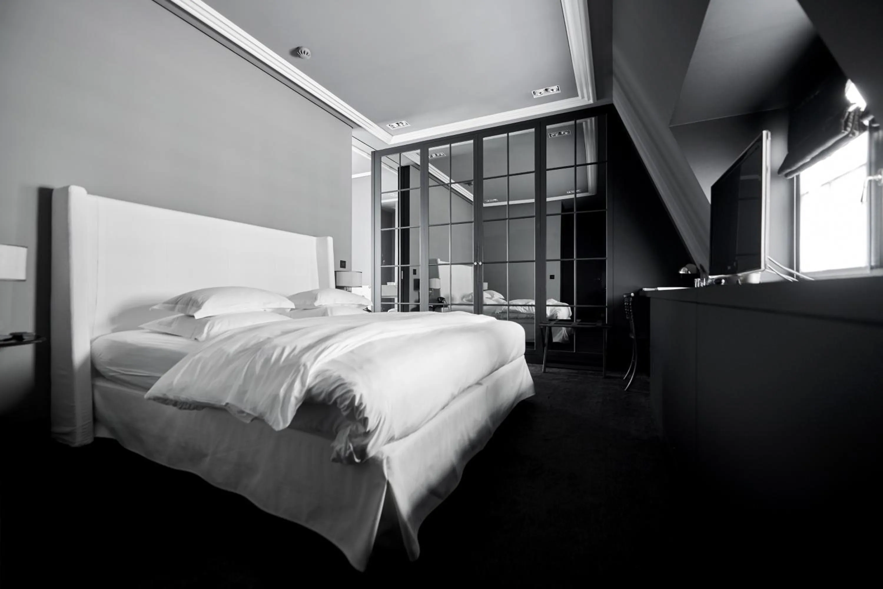 Photo of the whole room, Bed in Hotel Odette en Ville