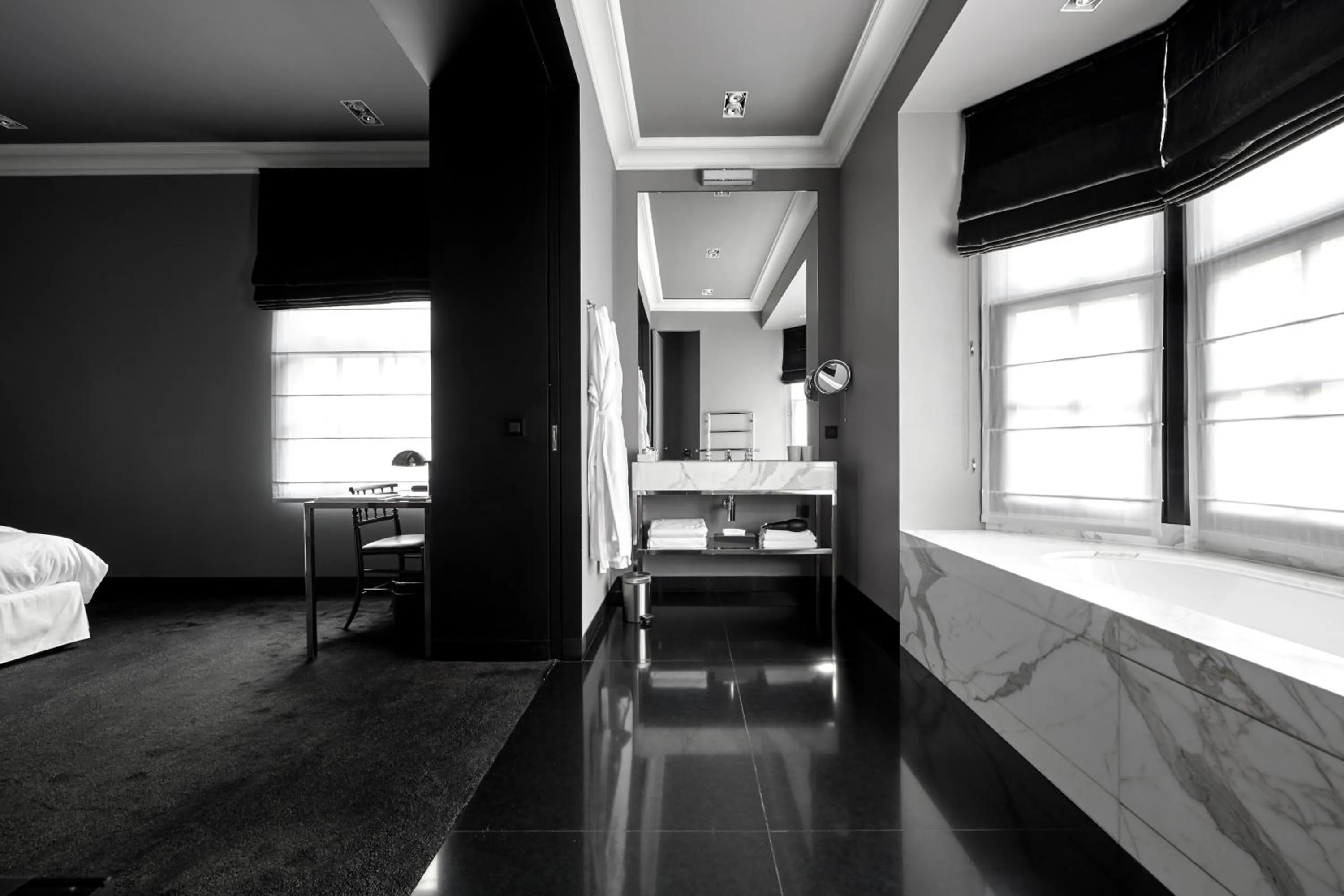 Bathroom, Bed in Hotel Odette en Ville