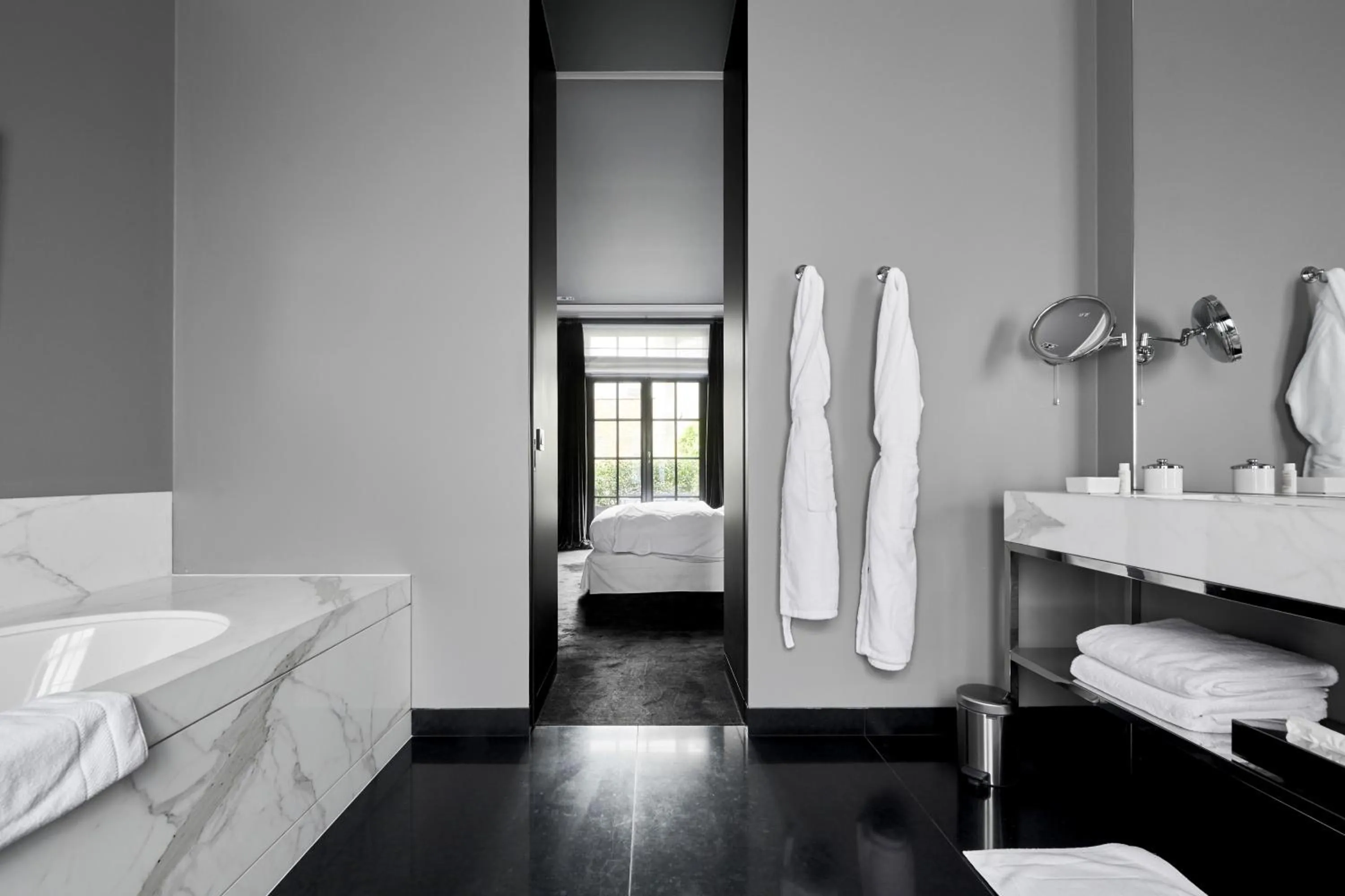 Bathroom, Bed in Hotel Odette en Ville