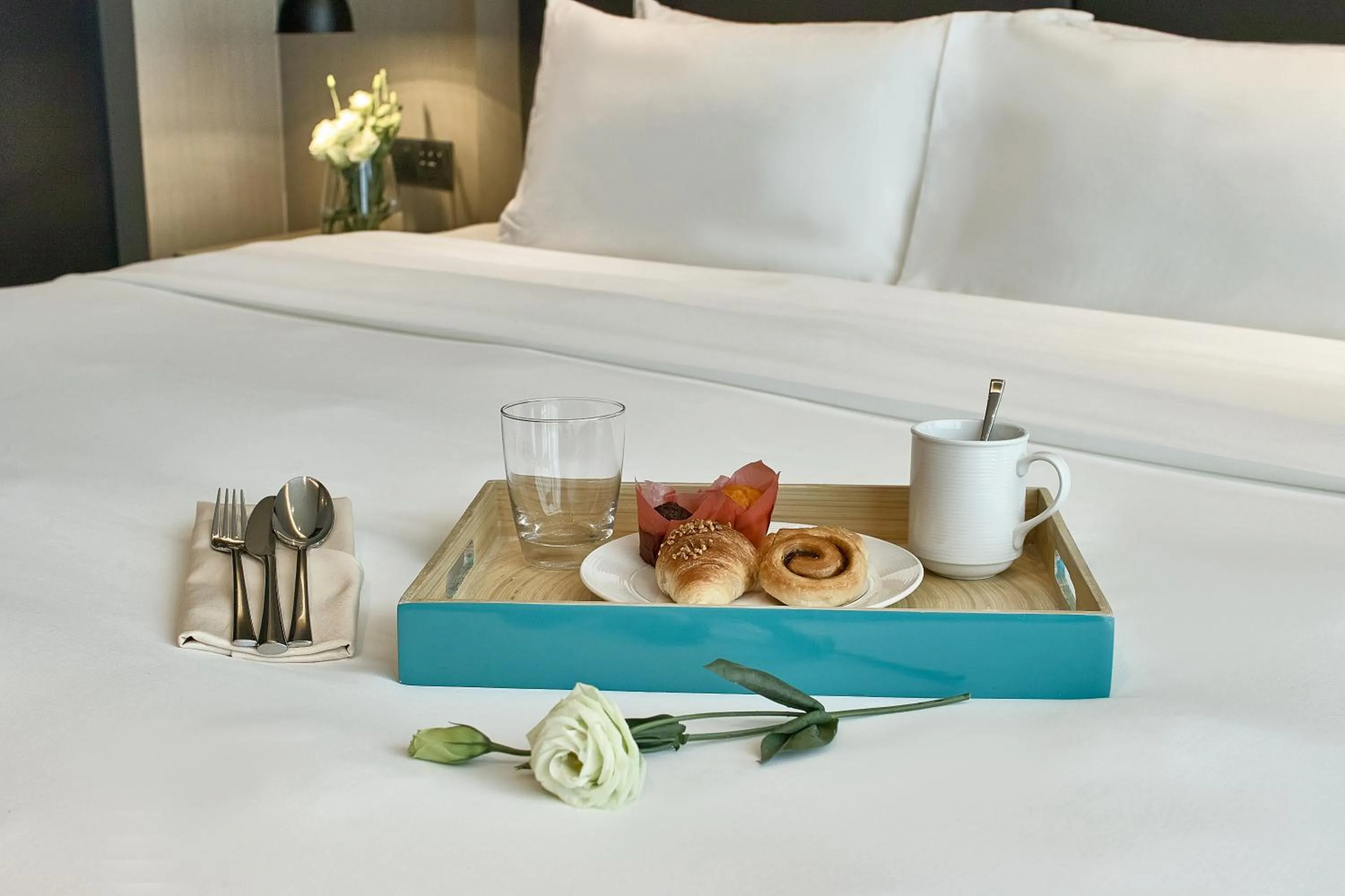 Food, Bed in VE Hotel & Residence
