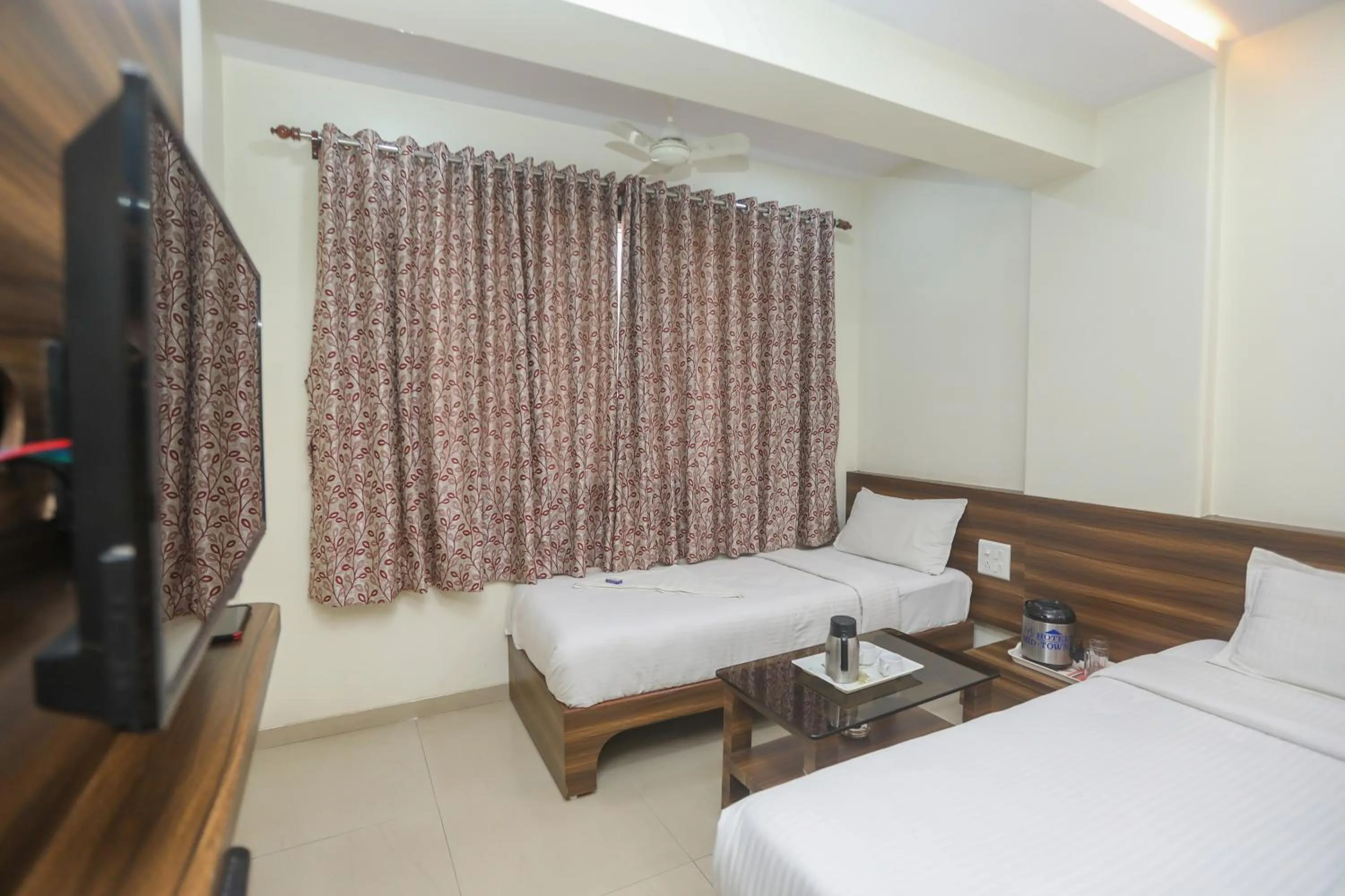 Photo of the whole room, Bed in Hotel Mid town