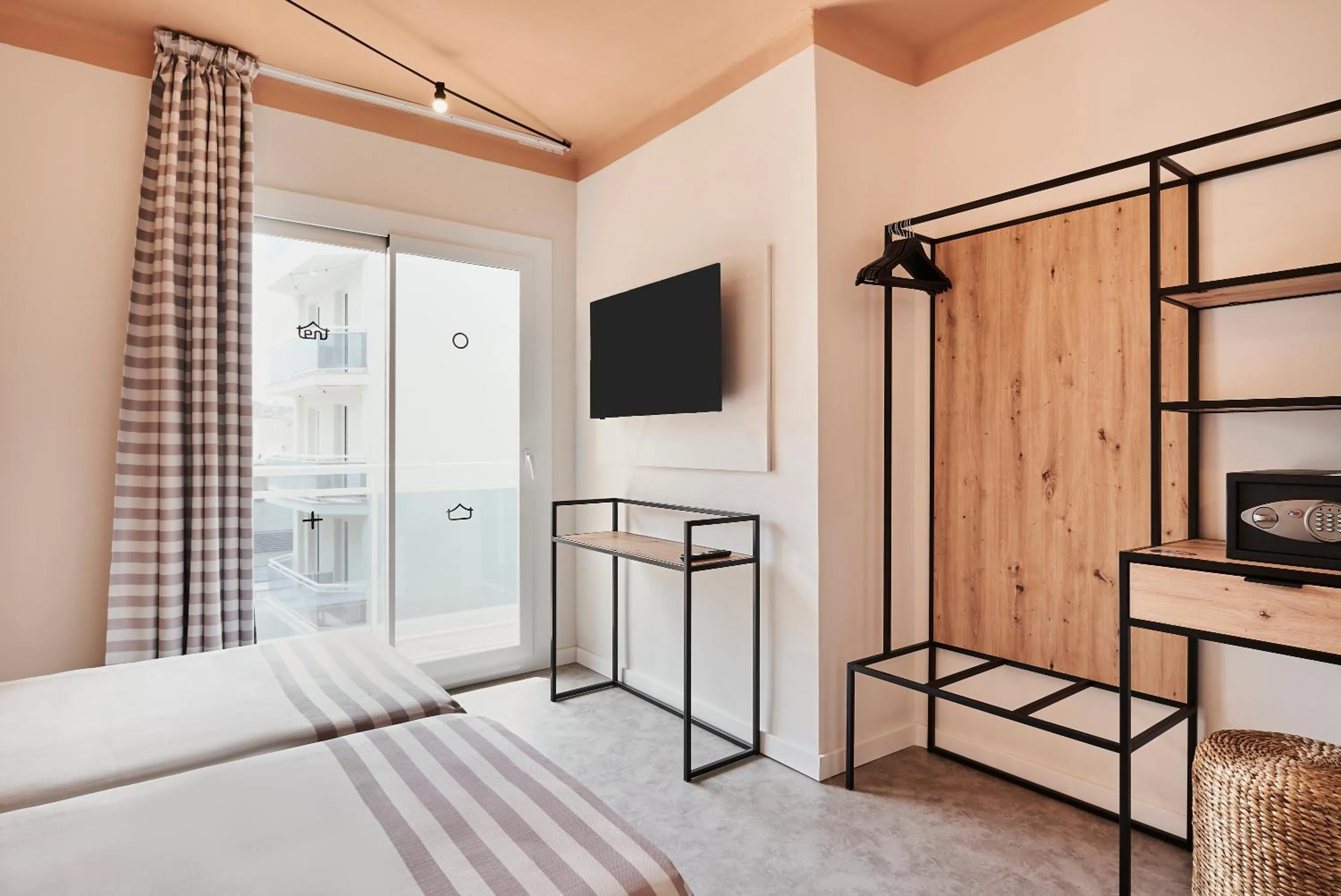 Photo of the whole room, Bed in tent Lloret de Mar