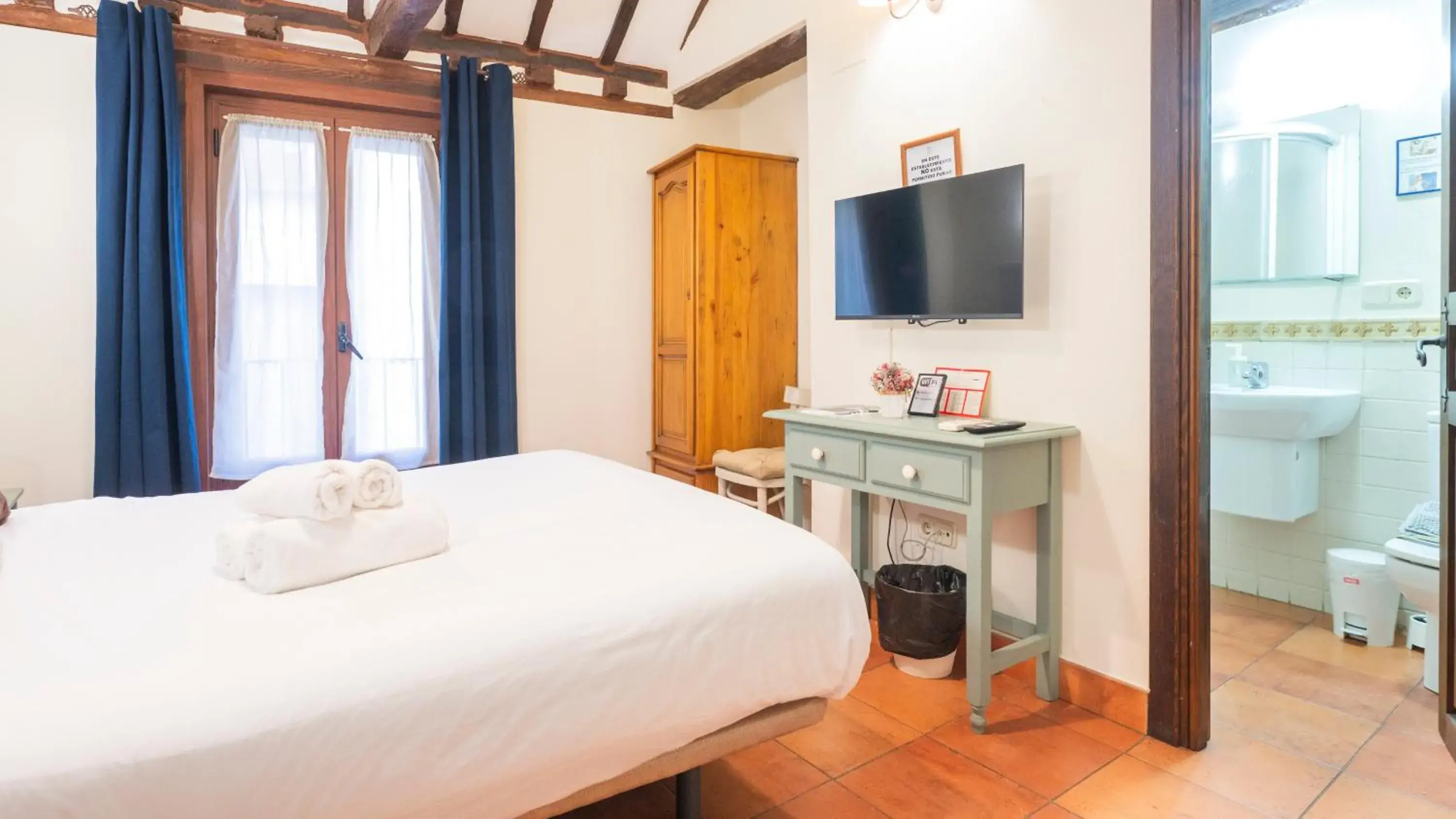 Superior Double Room in Hostal Alfonso XII by Toledo AP Superior Double Room in Hostal Alfonso XII by Toledo AP